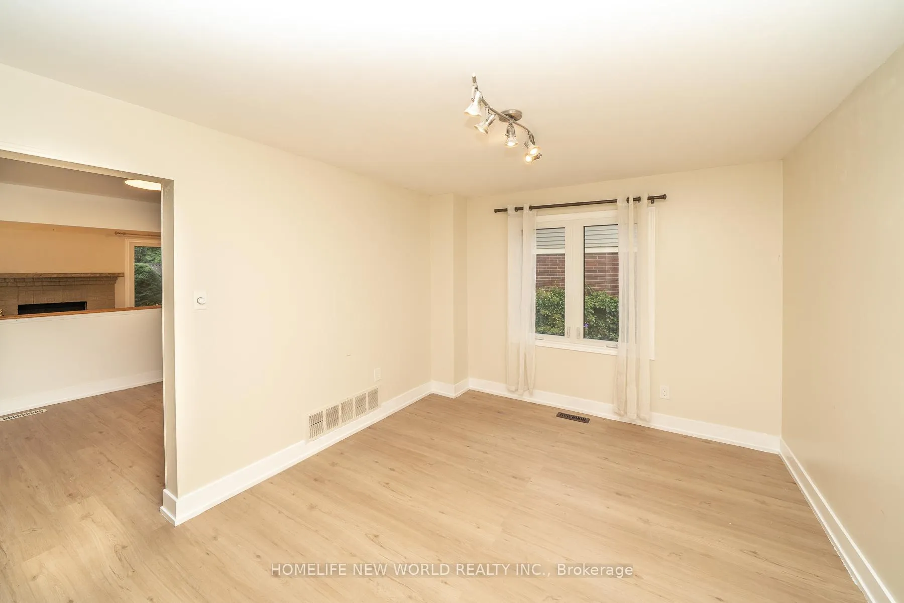 Photo 9 of 296 John Bowser Crescent, Newmarket, Glenway Estates — HOMEH