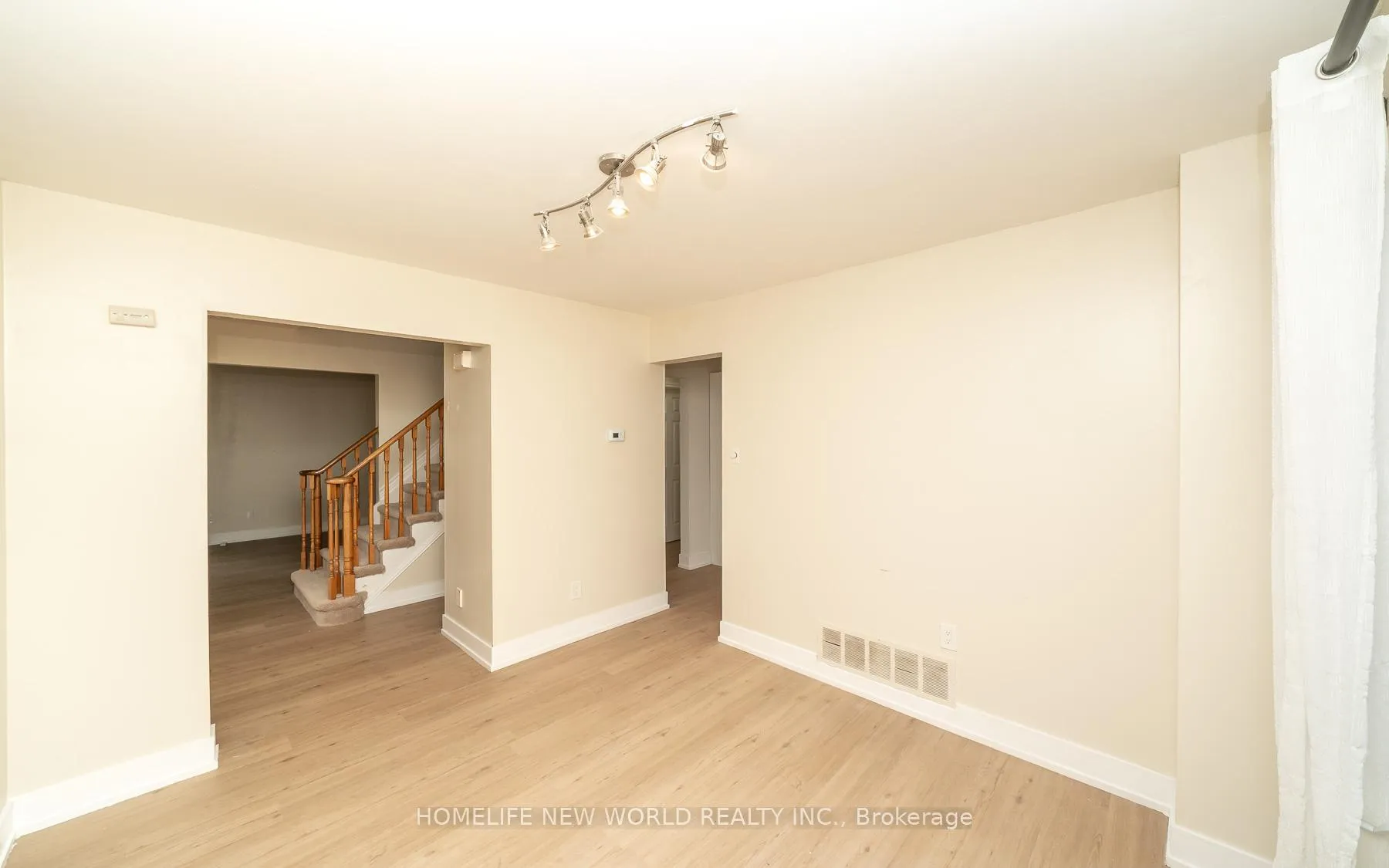 Photo 10 of 296 John Bowser Crescent, Newmarket, Glenway Estates — HOMEH