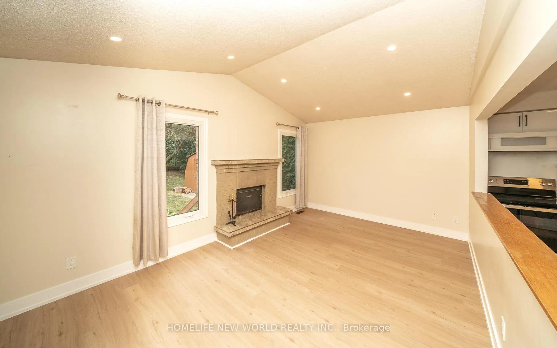 Photo 14 of 296 John Bowser Crescent, Newmarket, Glenway Estates — HOMEH