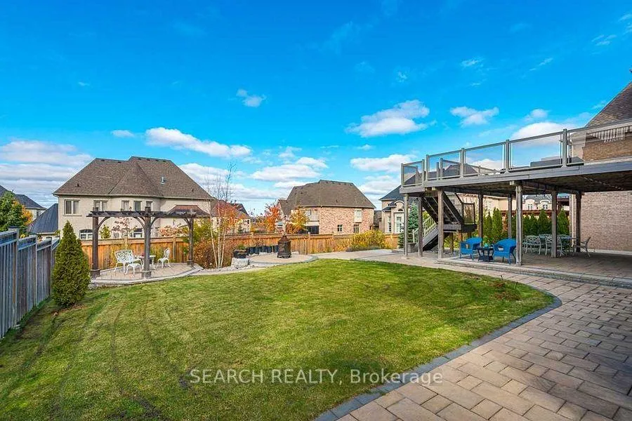 Photo 3 of 115 Carisbrooke Circle, Aurora, Bayview Southeast — HOMEH