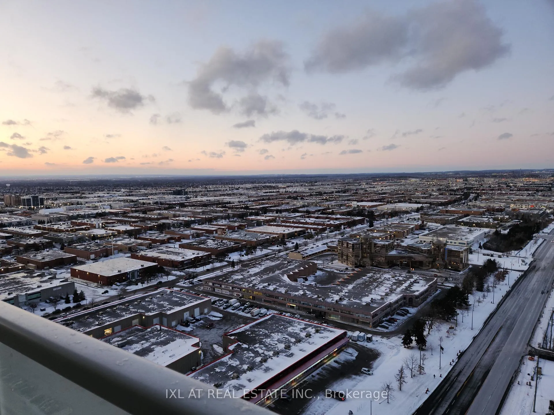 Photo 8 of Unit 2813, 7895 Jane Street, Vaughan, Concord — HOMEH