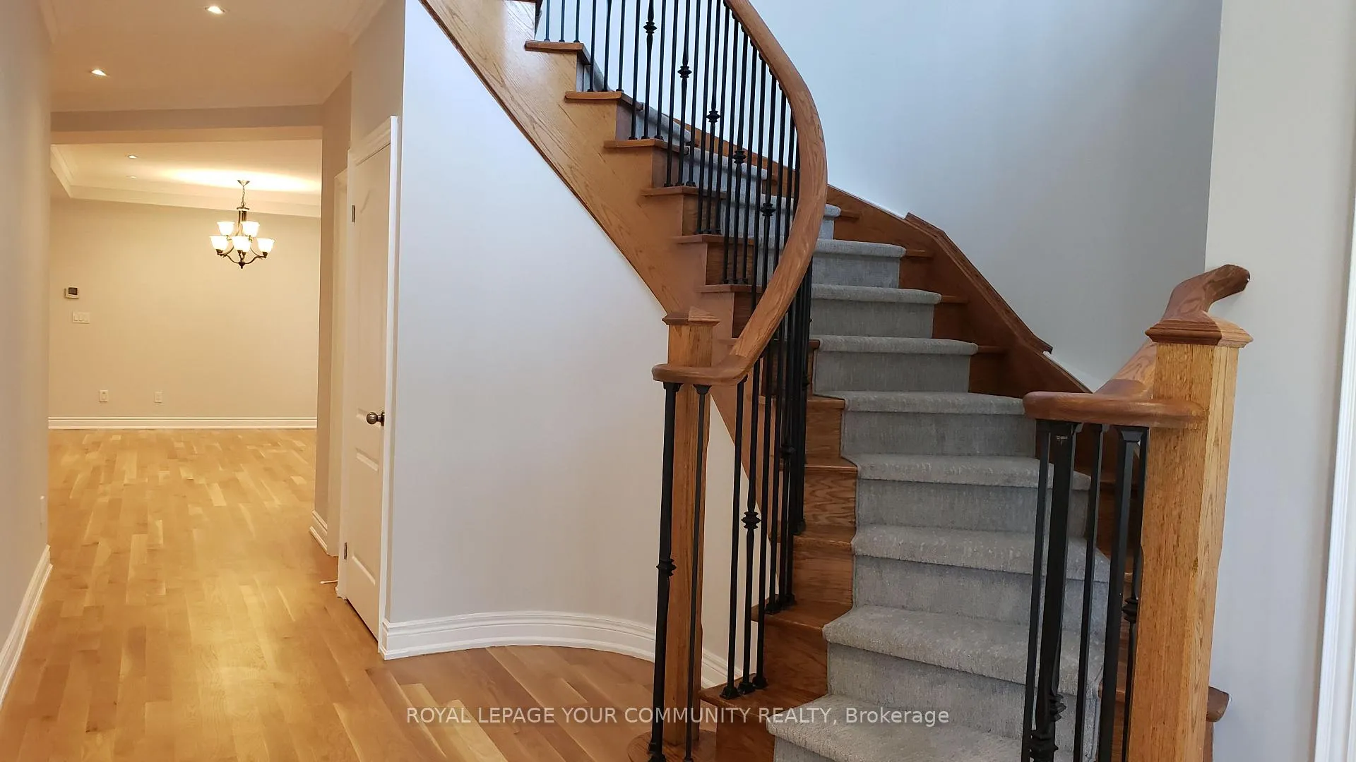 Photo 4 of 146 Moraine Hill Drive, Vaughan, Patterson — HOMEH