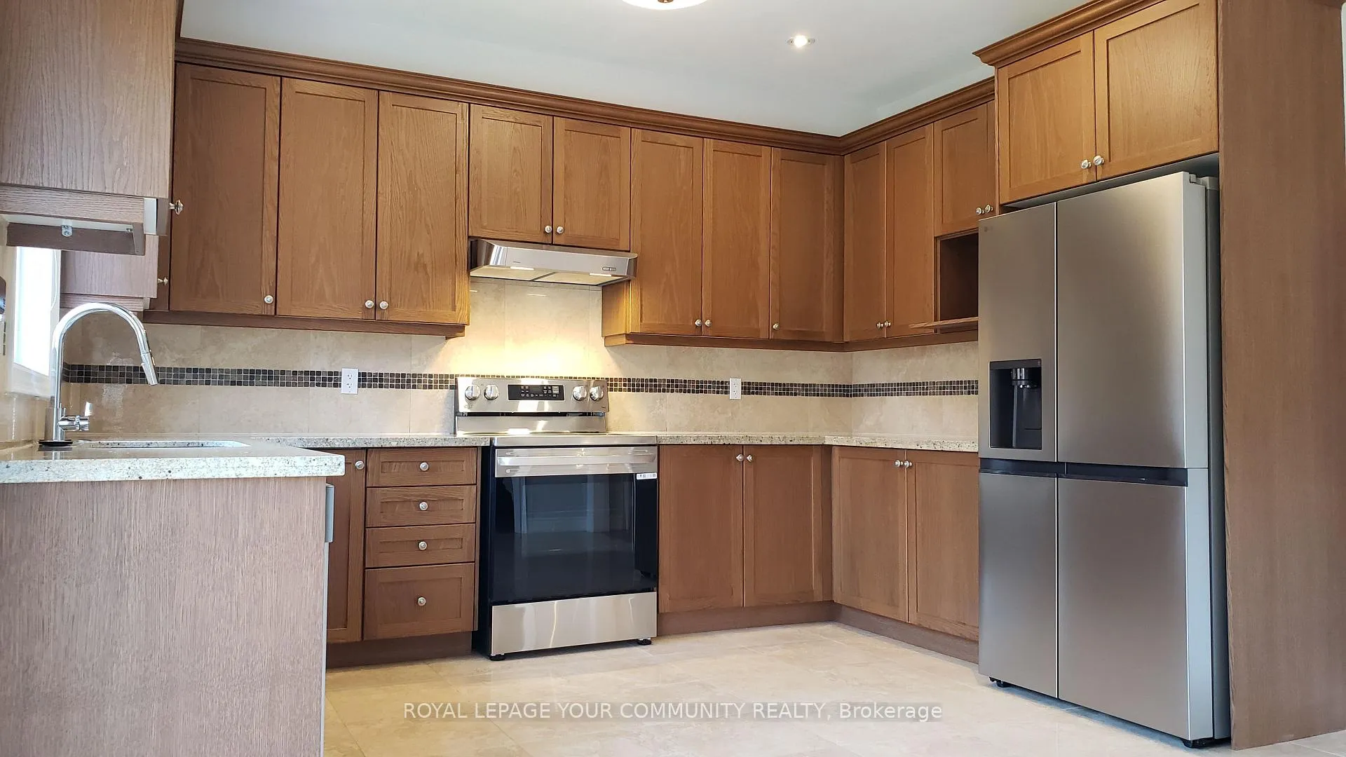 Photo 11 of 146 Moraine Hill Drive, Vaughan, Patterson — HOMEH