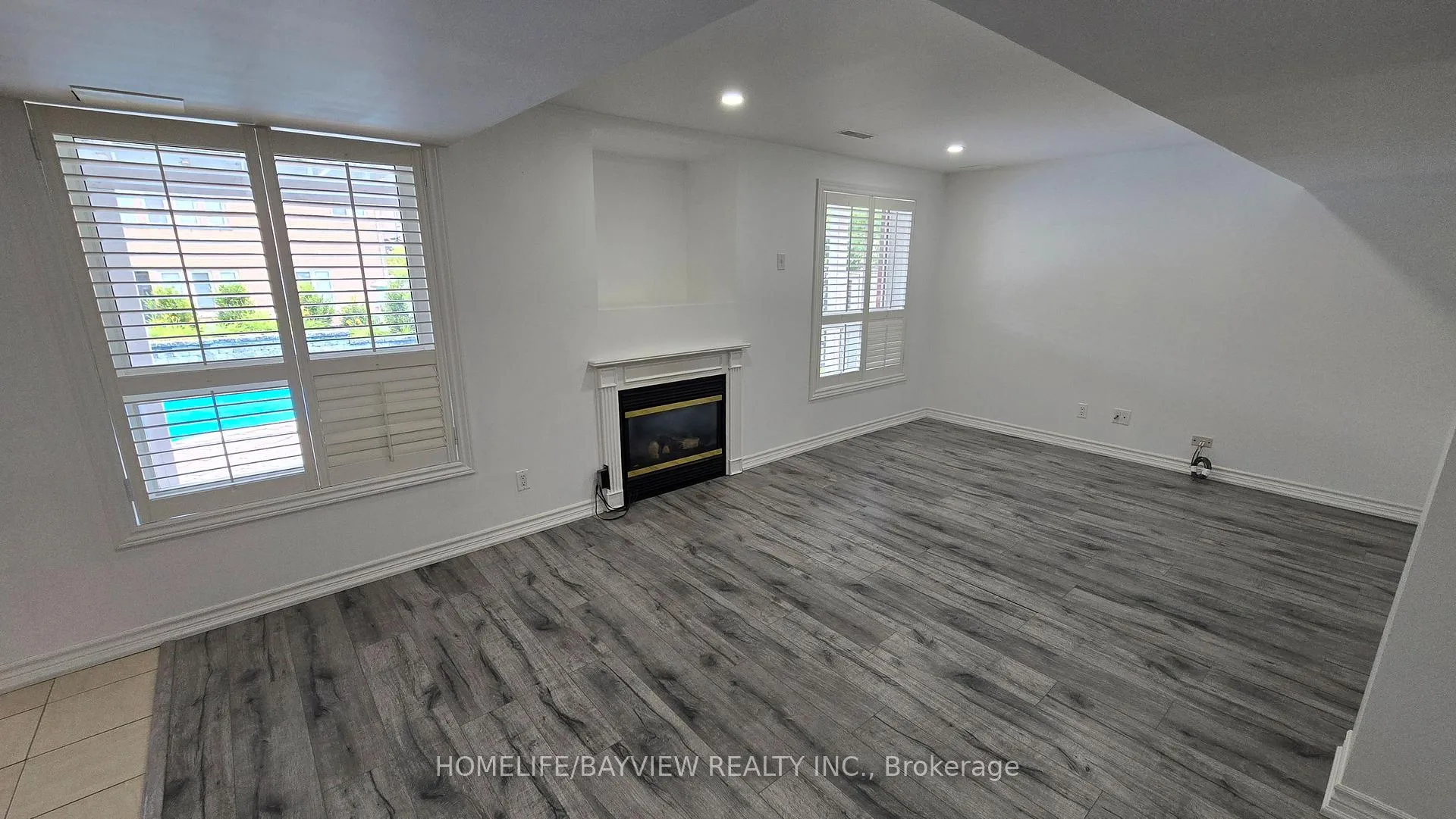 Photo 2 of 231 Bilbrough Street, Aurora, Bayview Northeast — HOMEH