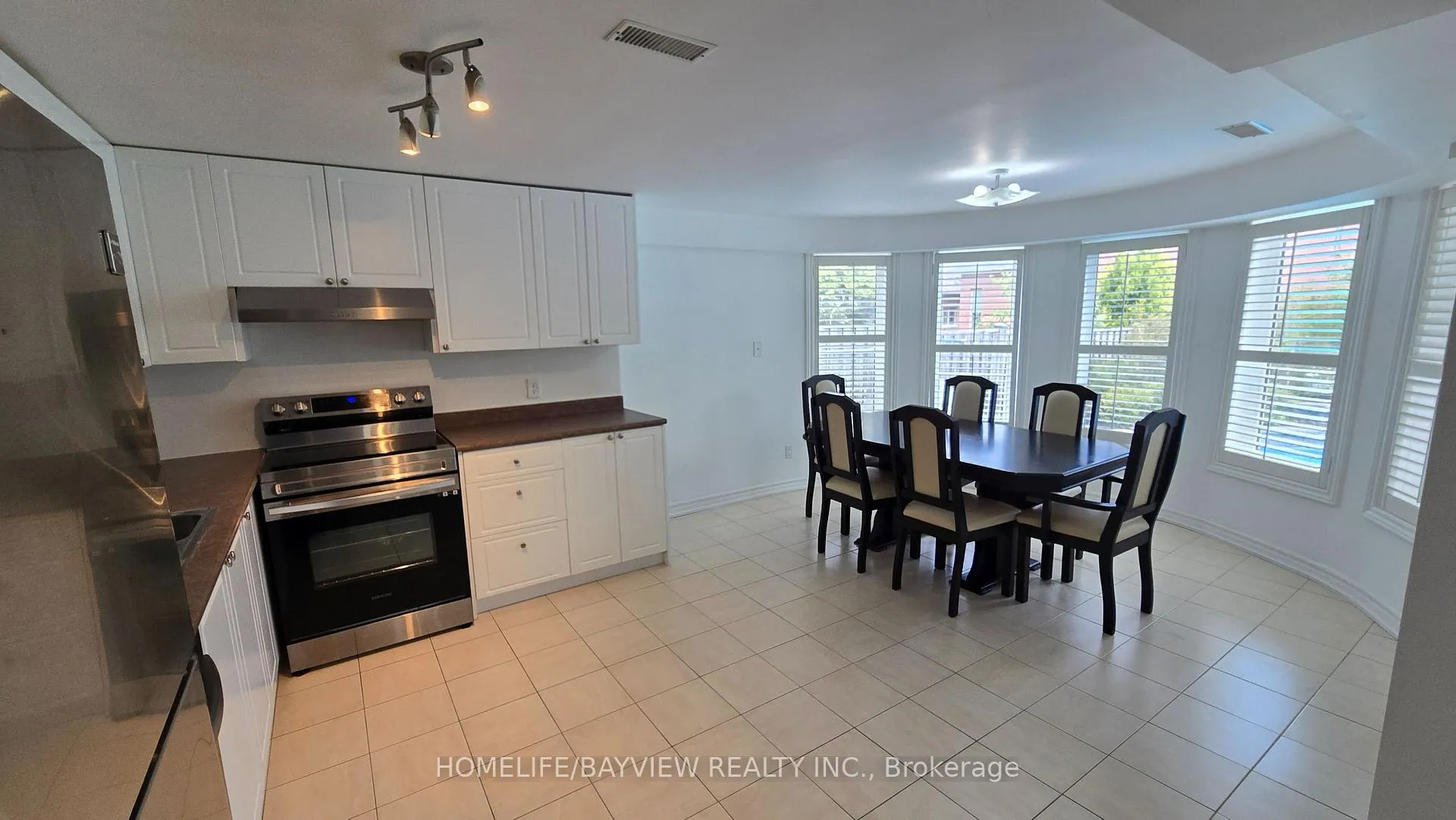 Photo 3 of 231 Bilbrough Street, Aurora, Bayview Northeast — HOMEH