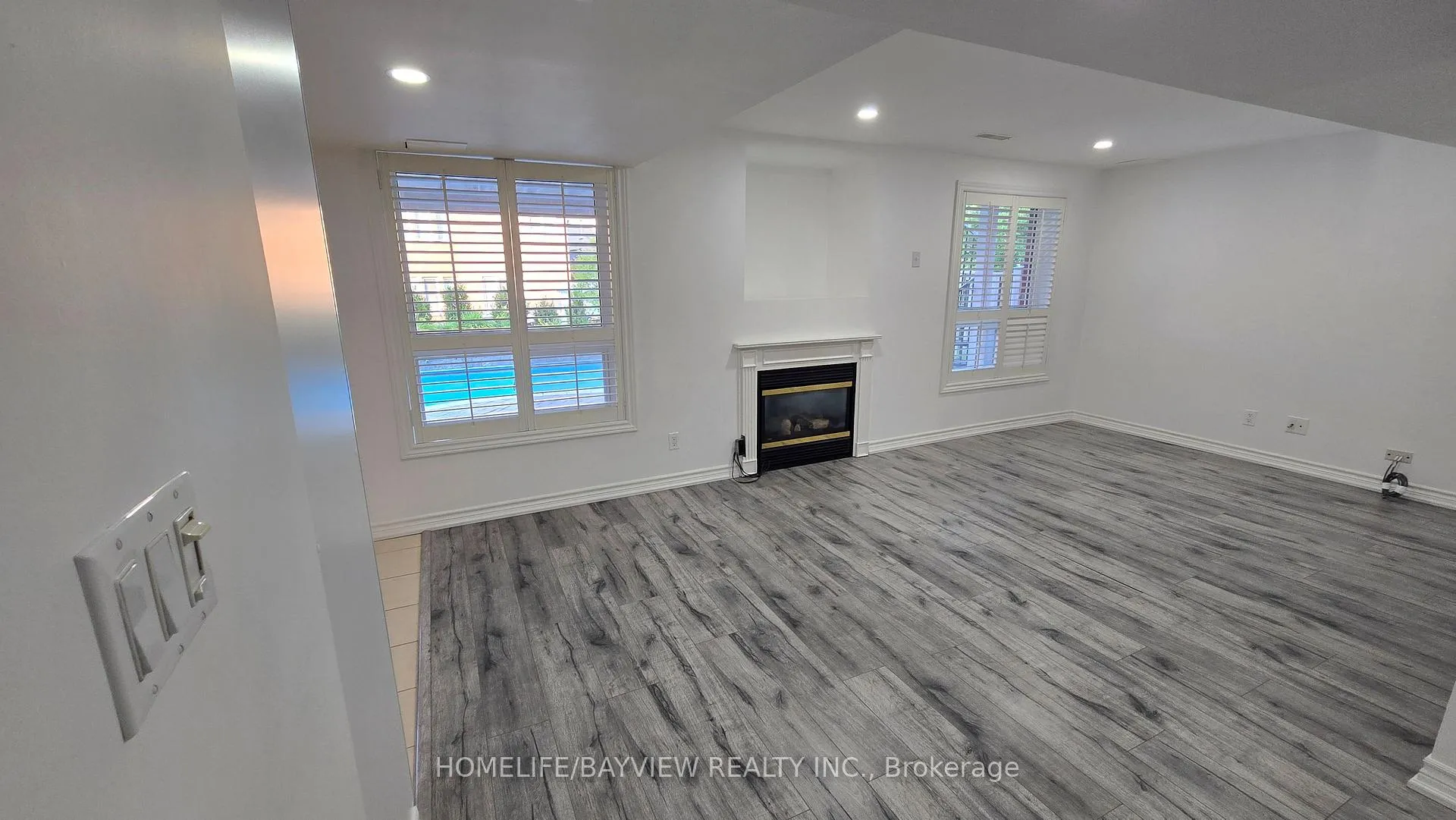 Photo 13 of 231 Bilbrough Street, Aurora, Bayview Northeast — HOMEH