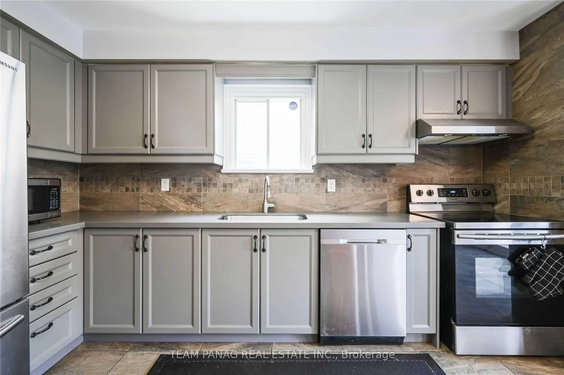 Photo 10 of 15 Cheviot Crescent, Brampton, Heart Lake East — HOMEH