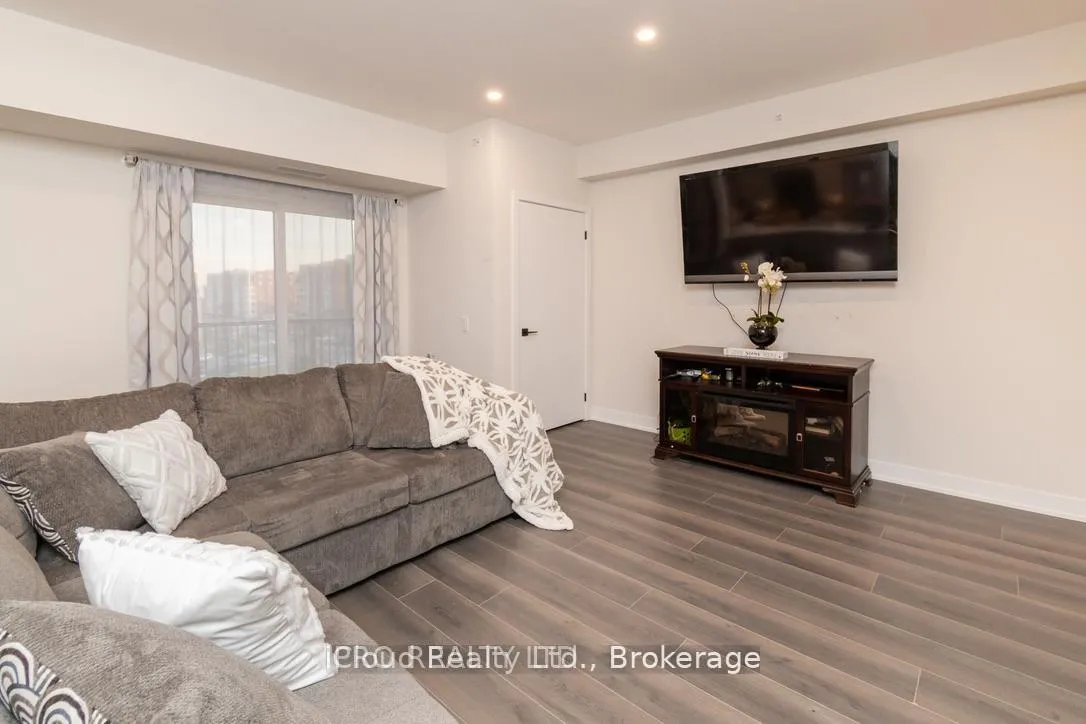 Photo 7 of Unit 401, 4 Spice Way, Barrie, Rural Barrie Southeast — HOMEH