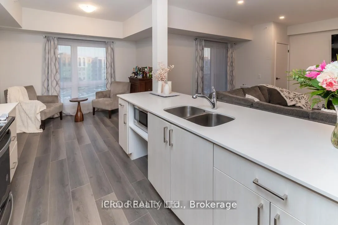 Photo 11 of Unit 401, 4 Spice Way, Barrie, Rural Barrie Southeast — HOMEH