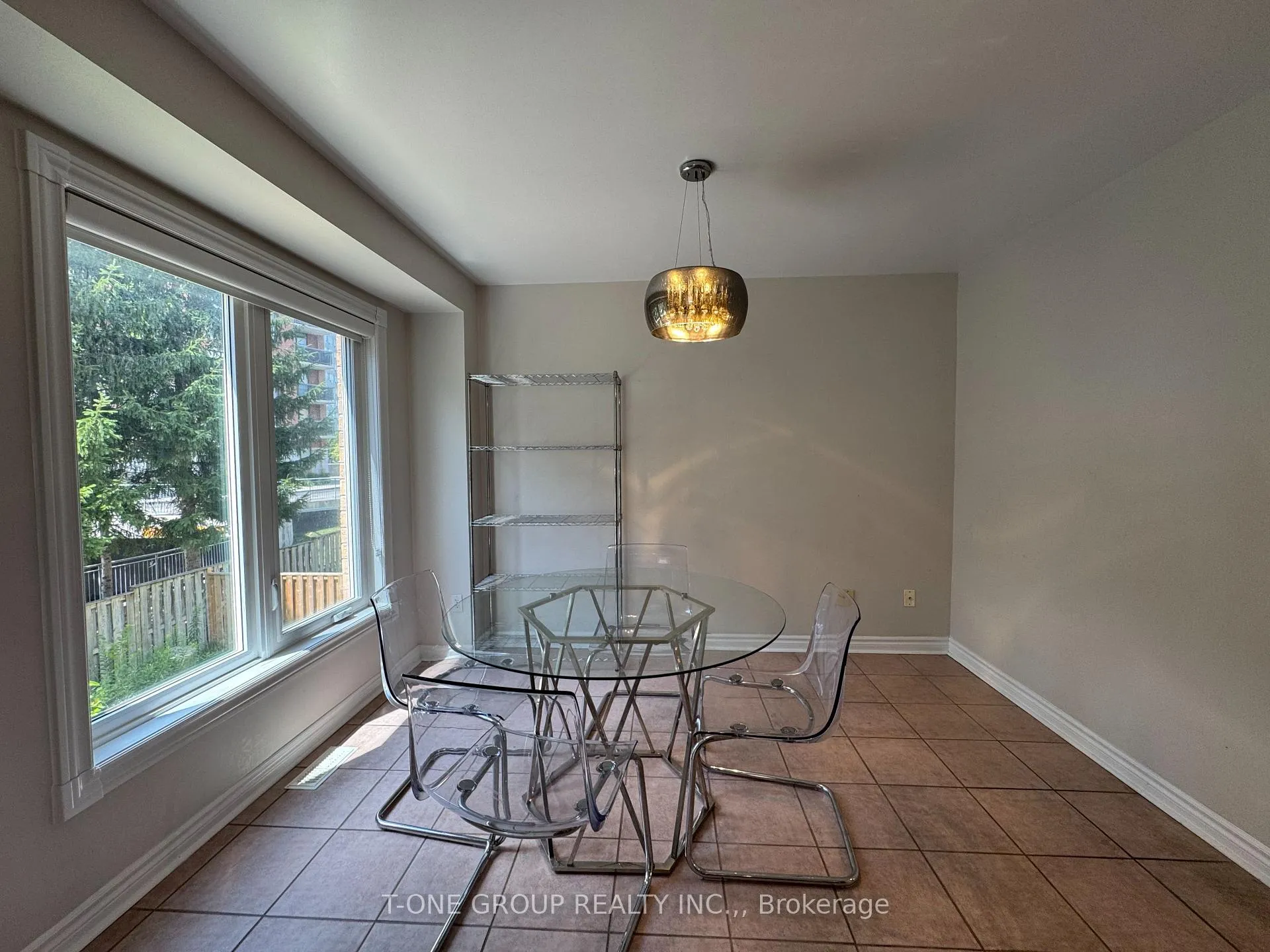 Photo 7 of 150 Leitchcroft Crescent, Markham, Commerce Valley — HOMEH