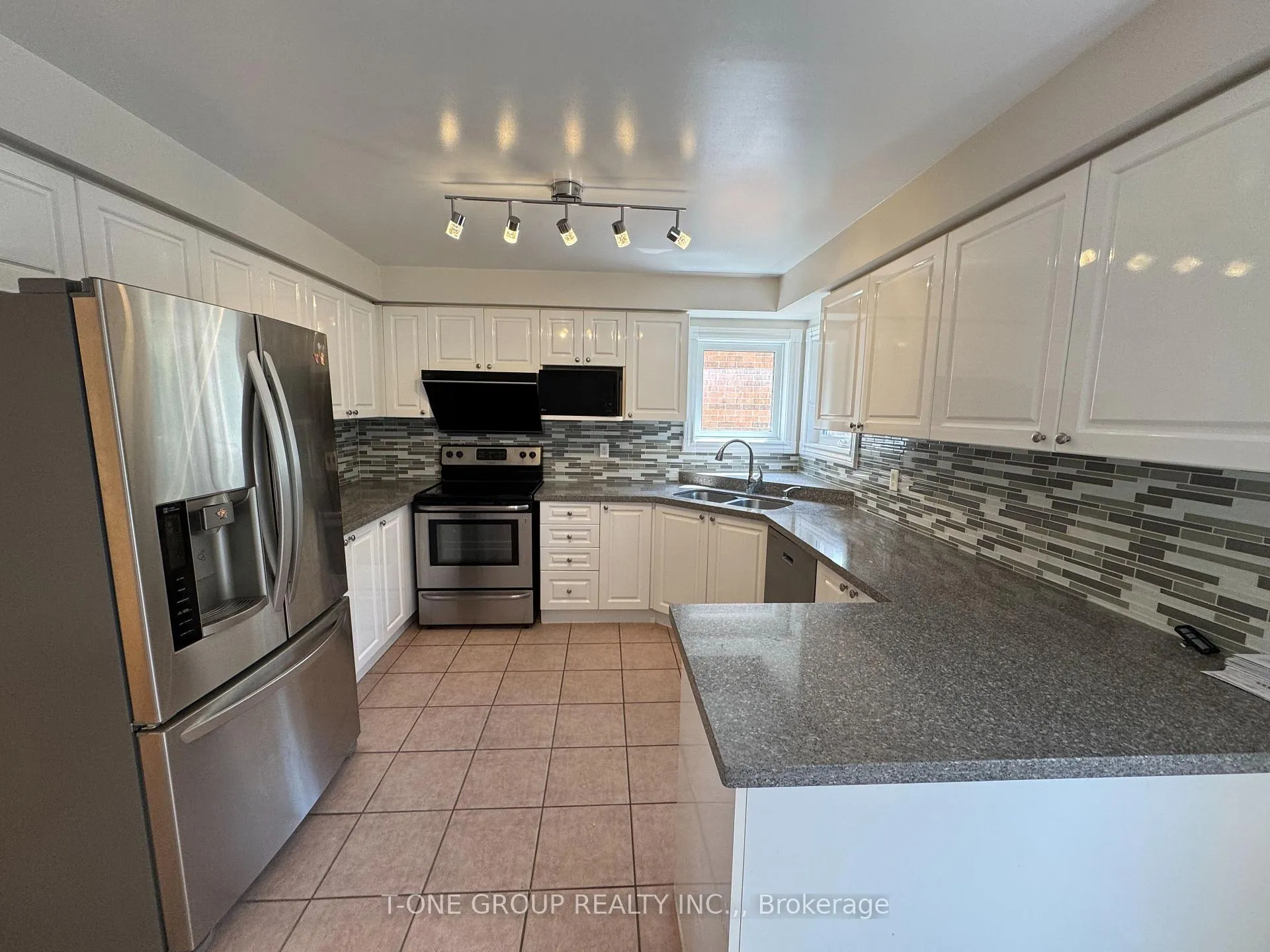 Photo 10 of 150 Leitchcroft Crescent, Markham, Commerce Valley — HOMEH