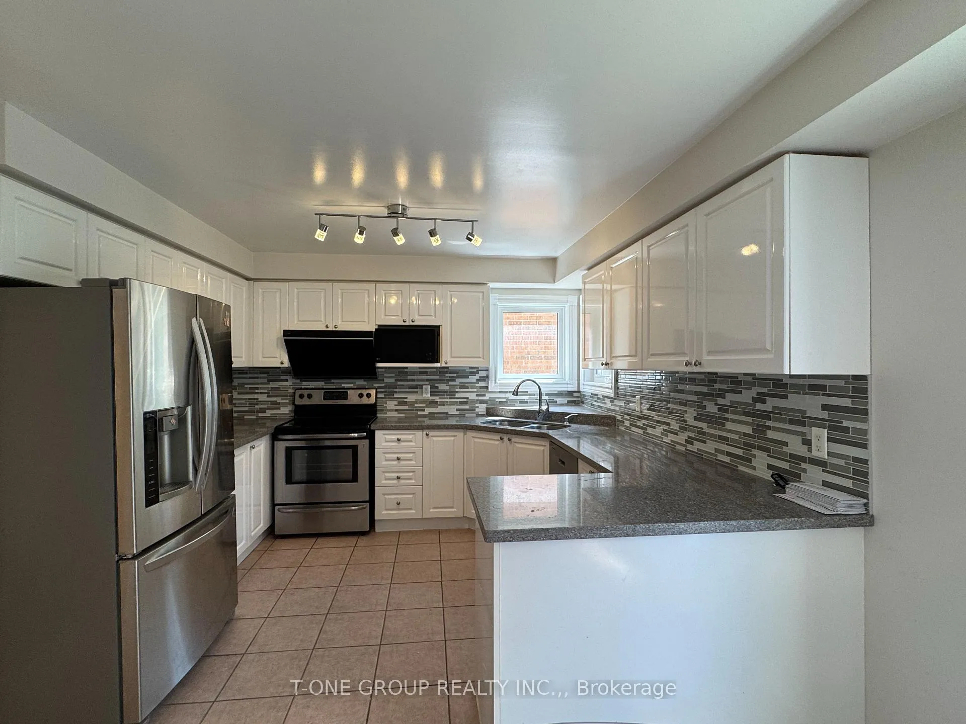 Photo 11 of 150 Leitchcroft Crescent, Markham, Commerce Valley — HOMEH