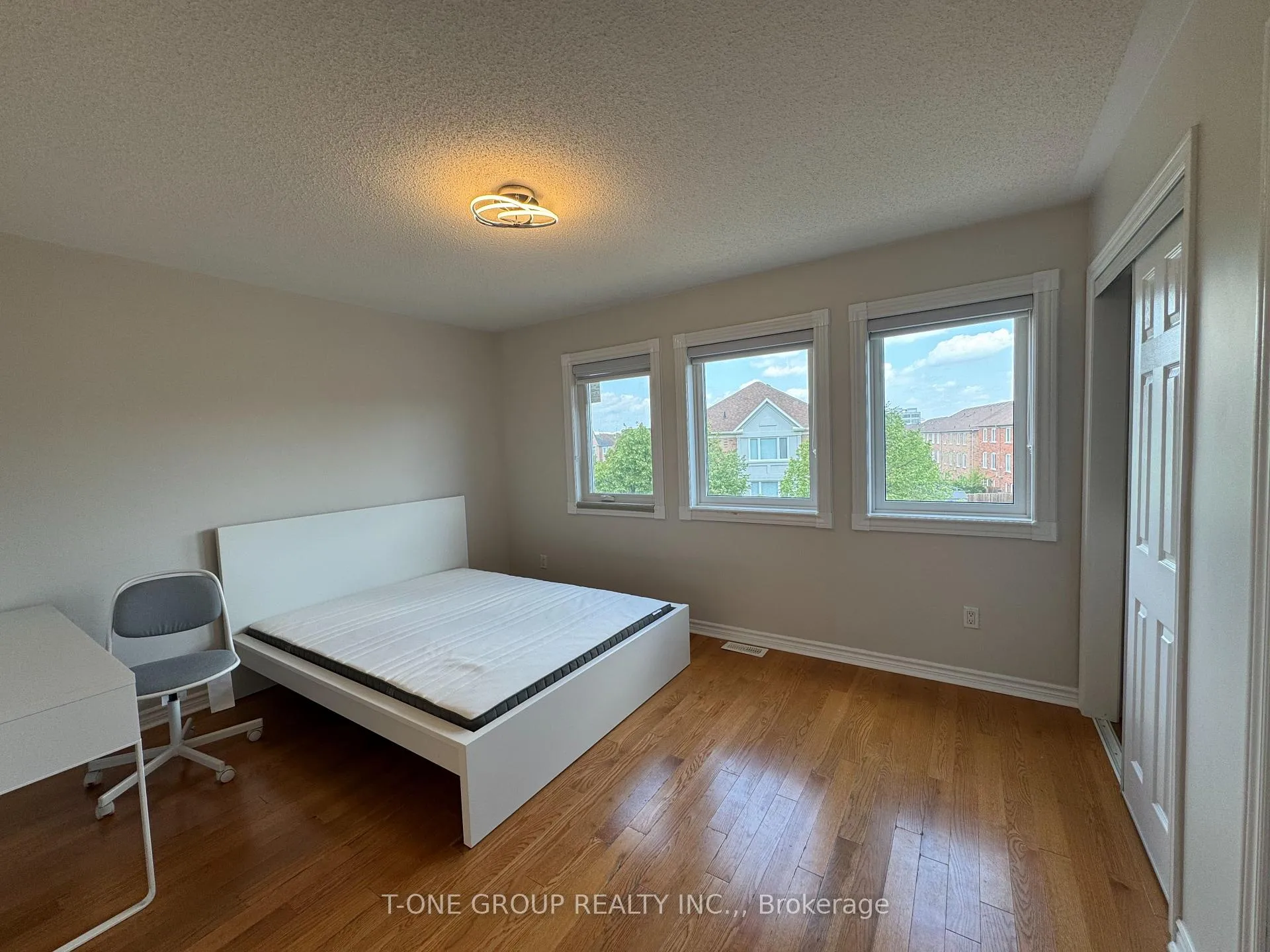 Photo 15 of 150 Leitchcroft Crescent, Markham, Commerce Valley — HOMEH