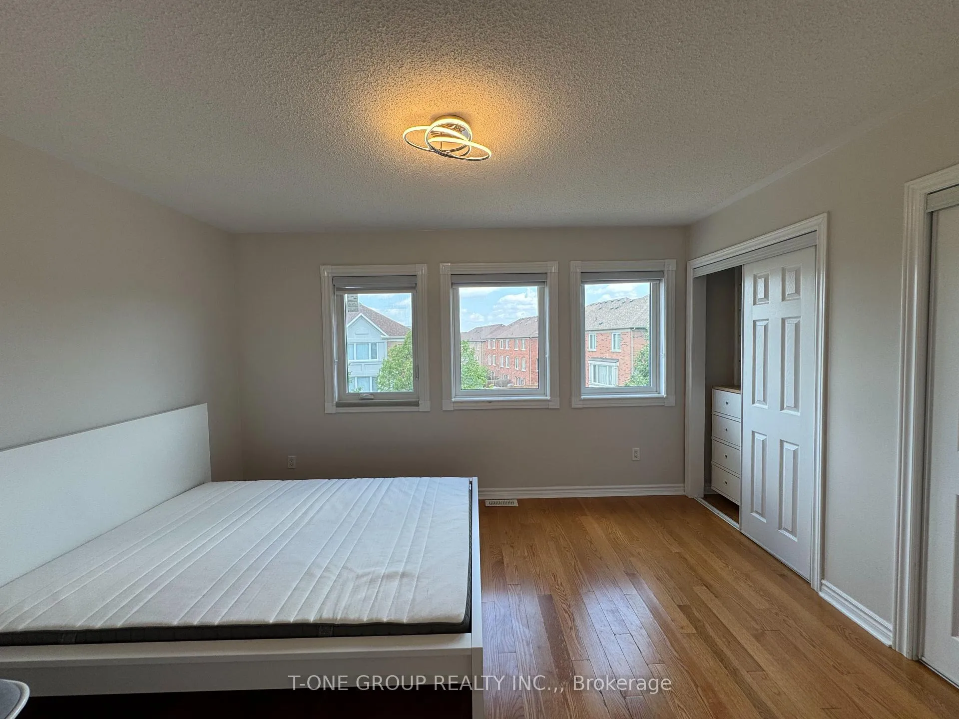 Photo 16 of 150 Leitchcroft Crescent, Markham, Commerce Valley — HOMEH