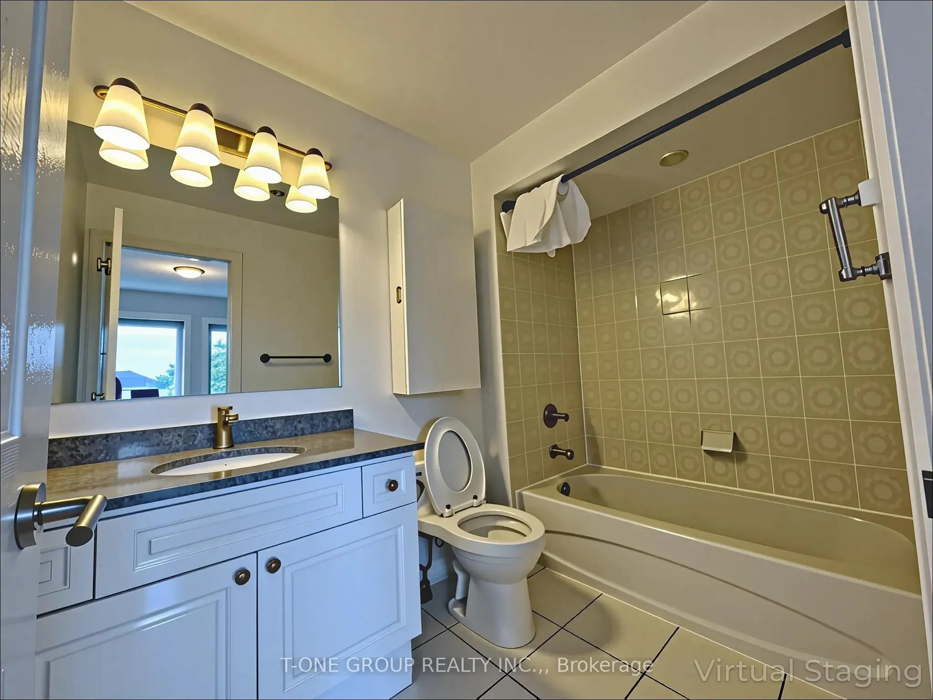 Photo 17 of 150 Leitchcroft Crescent, Markham, Commerce Valley — HOMEH
