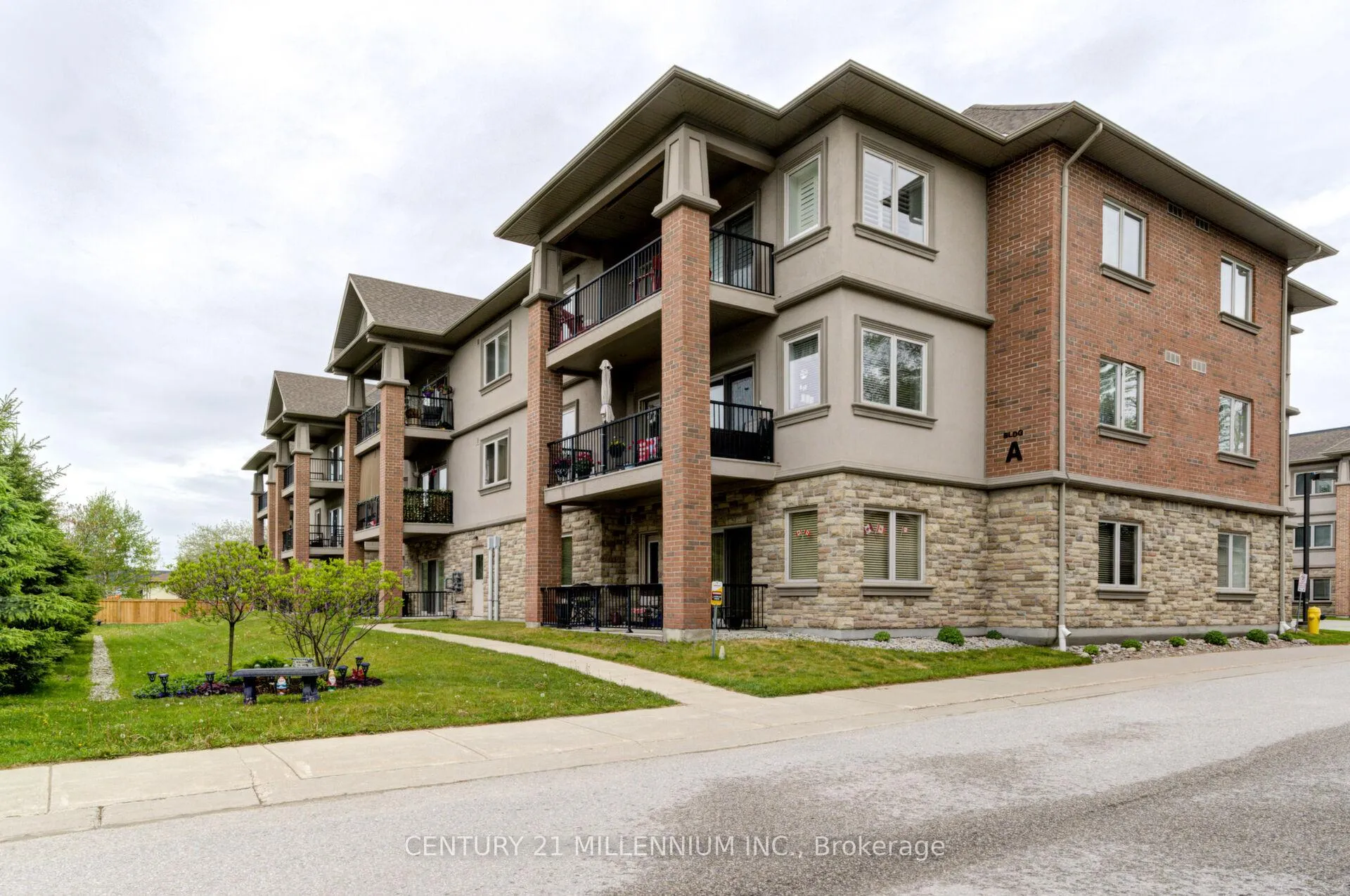 Front of Unit 208, 19A Yonge Street N