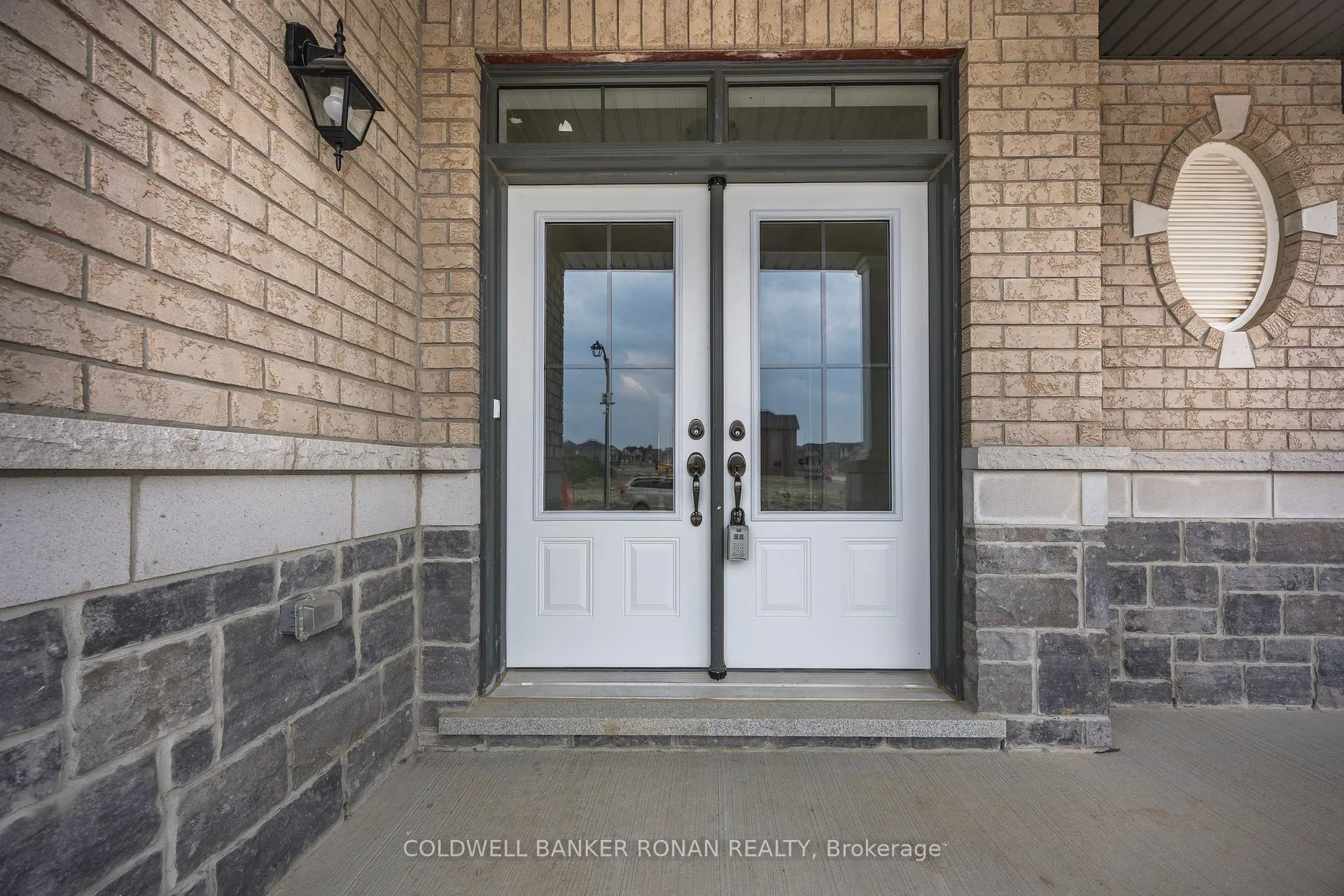 Photo 3 of 23 Fenn Crescent, New Tecumseth, Alliston — HOMEH