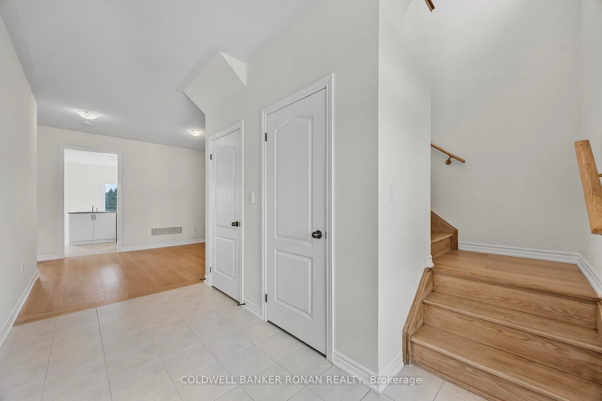 Photo 4 of 23 Fenn Crescent, New Tecumseth, Alliston — HOMEH