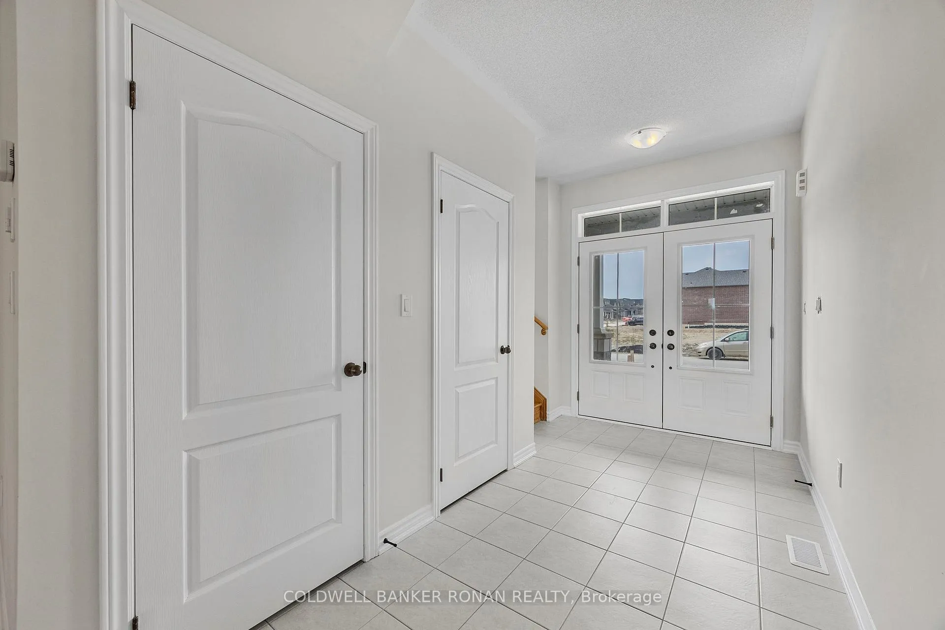 Photo 5 of 23 Fenn Crescent, New Tecumseth, Alliston — HOMEH
