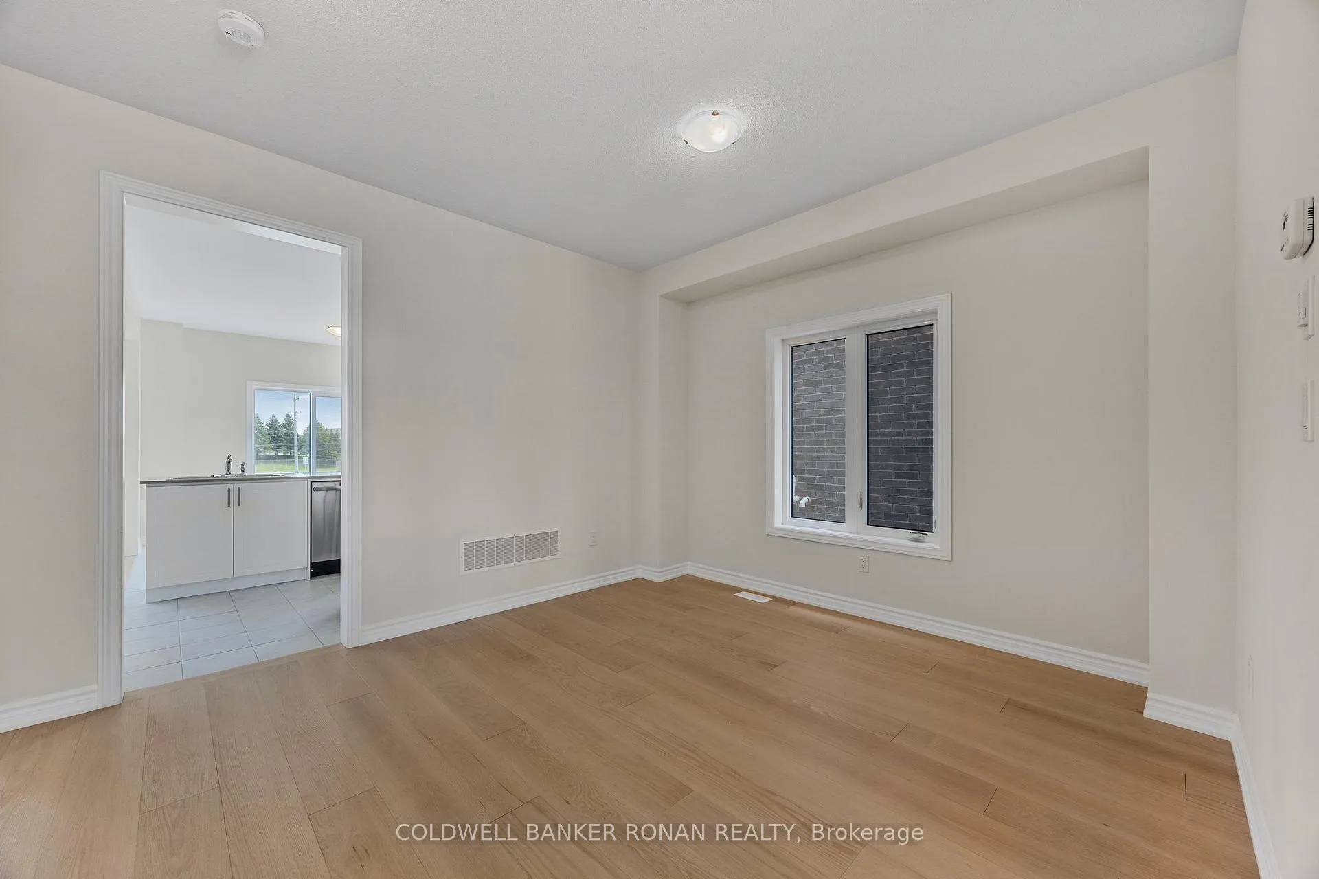 Photo 6 of 23 Fenn Crescent, New Tecumseth, Alliston — HOMEH