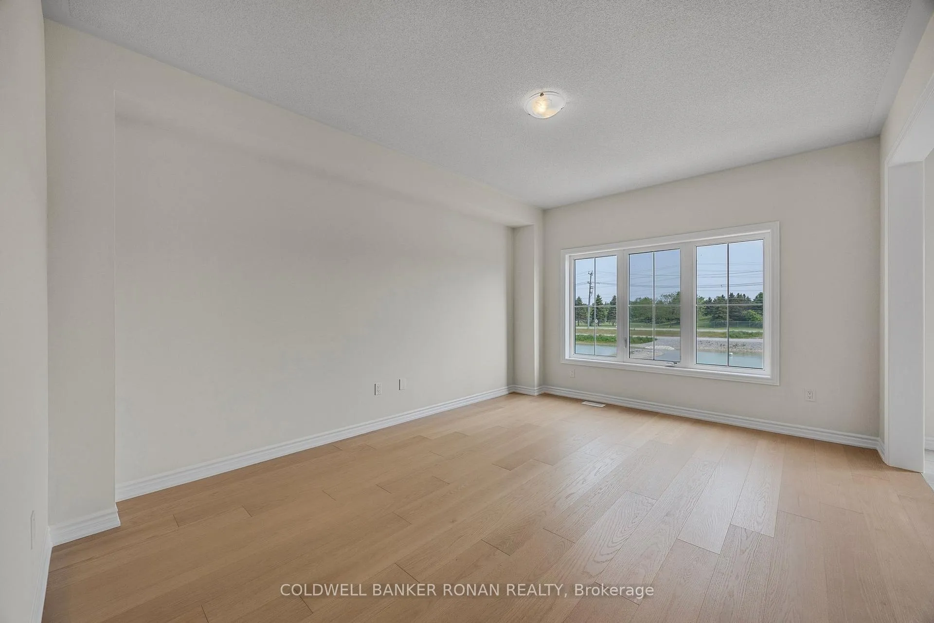 Photo 14 of 23 Fenn Crescent, New Tecumseth, Alliston — HOMEH