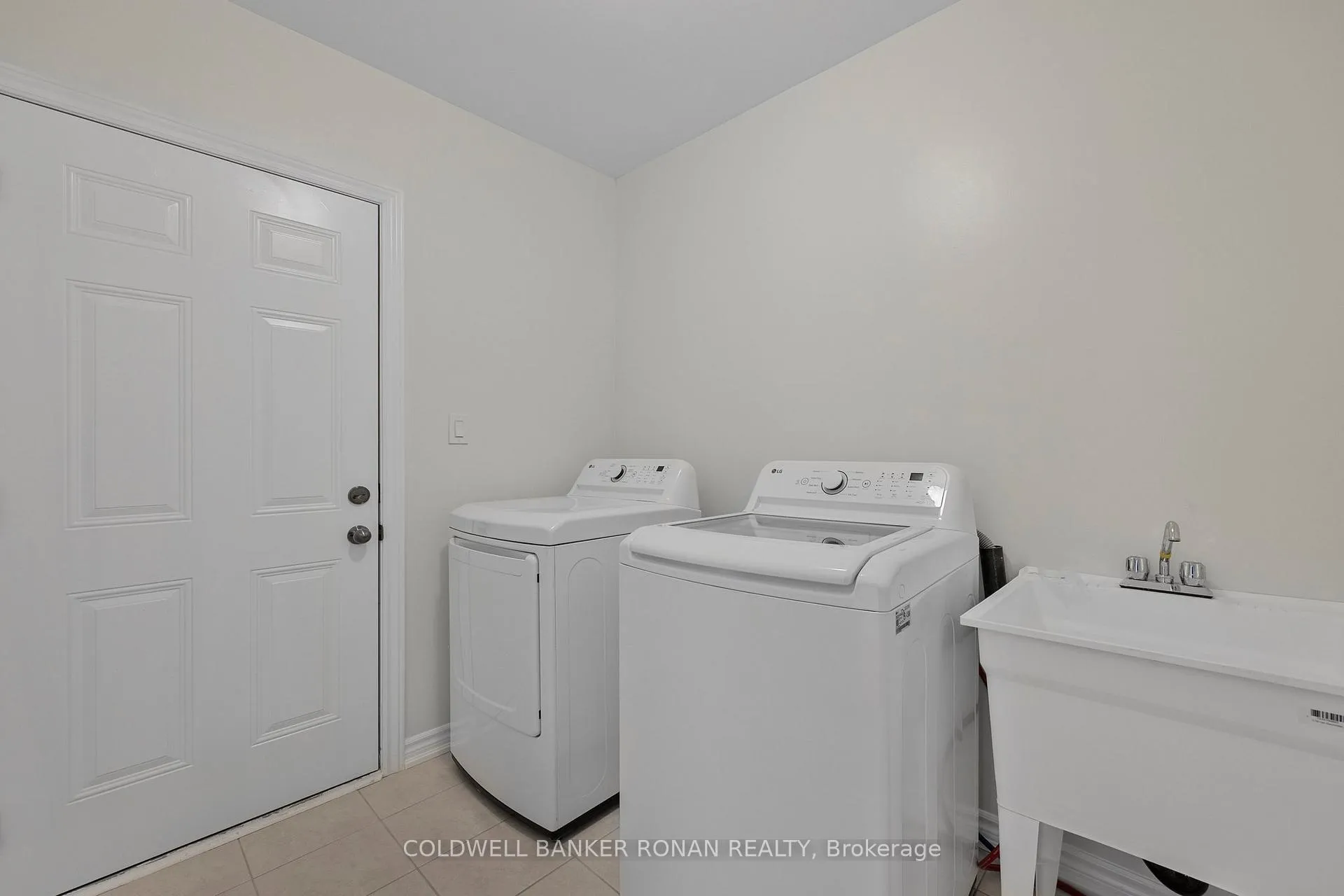 Photo 16 of 23 Fenn Crescent, New Tecumseth, Alliston — HOMEH