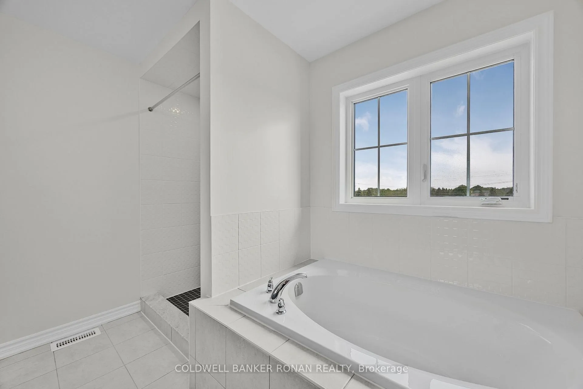 Photo 31 of 23 Fenn Crescent, New Tecumseth, Alliston — HOMEH