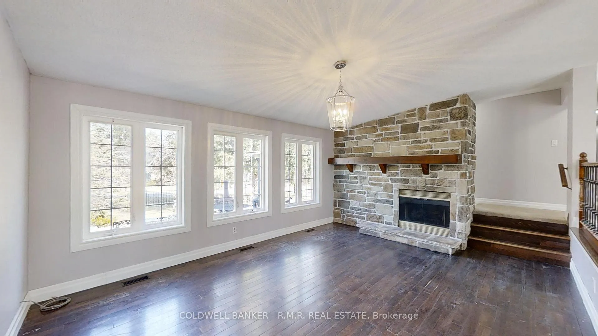 Photo 2 of 44 Nicholson Drive, Uxbridge, Rural Uxbridge — HOMEH