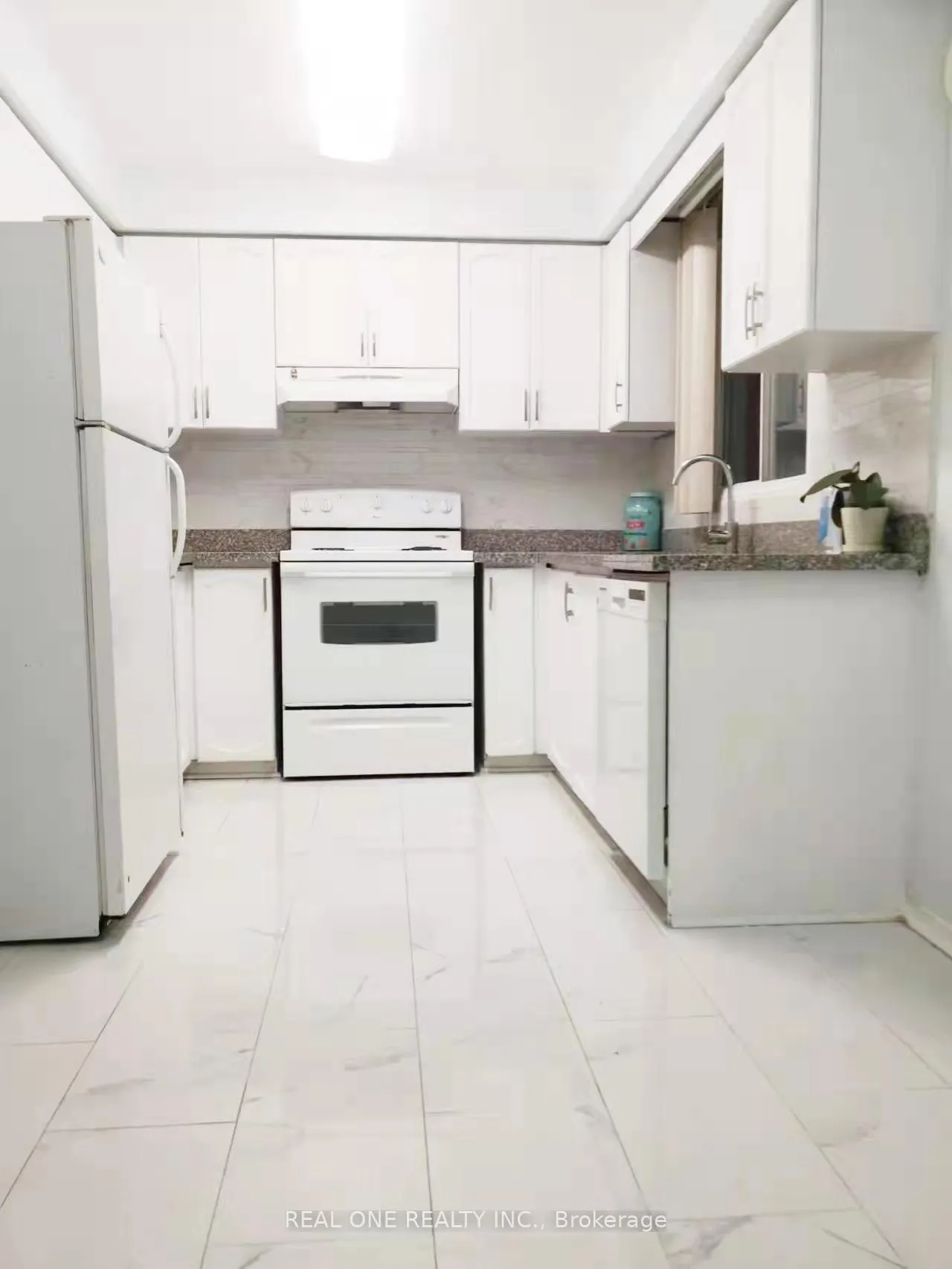 Photo 3 of 41 Hinda Lane, Vaughan, Lakeview Estates — HOMEH