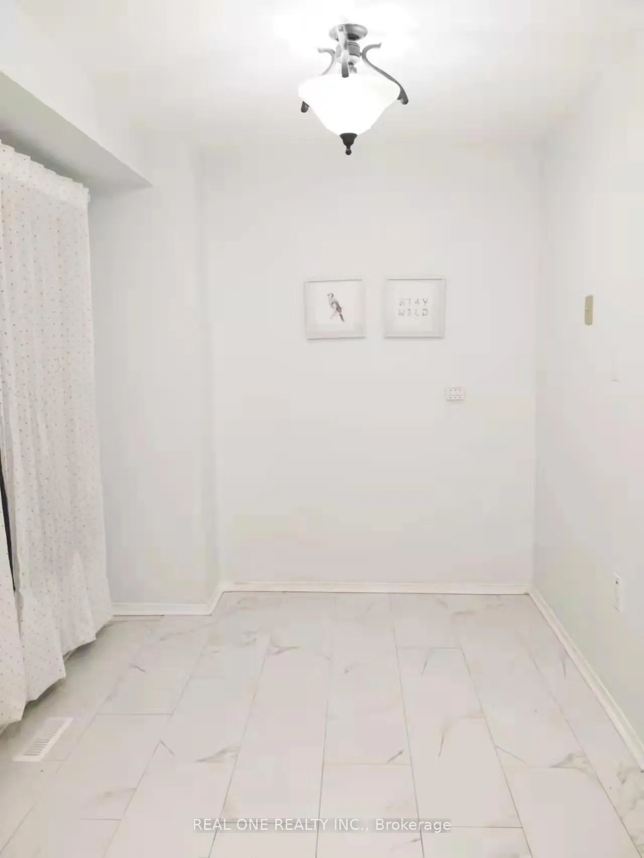 Photo 7 of 41 Hinda Lane, Vaughan, Lakeview Estates — HOMEH