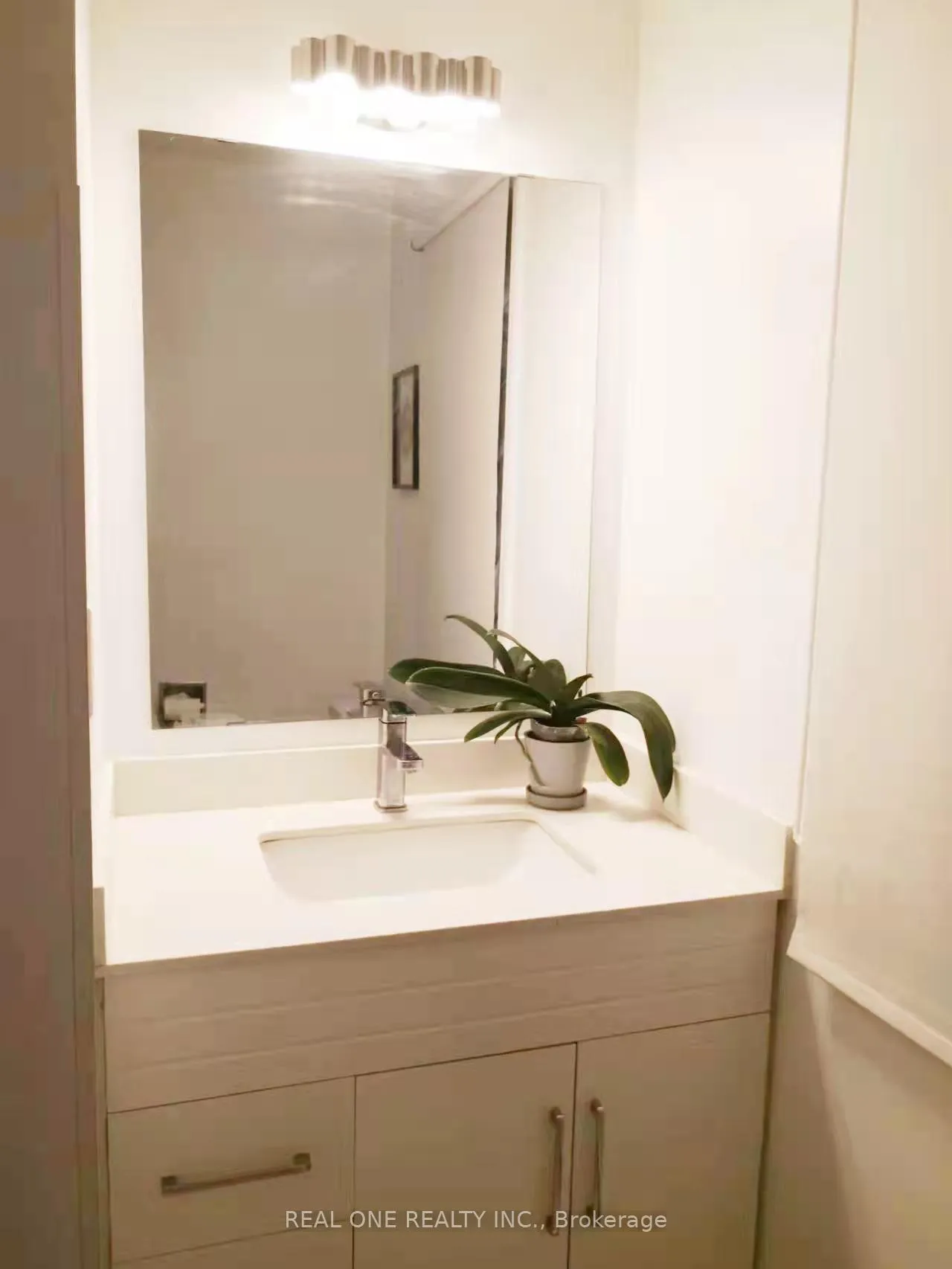 Photo 13 of 41 Hinda Lane, Vaughan, Lakeview Estates — HOMEH