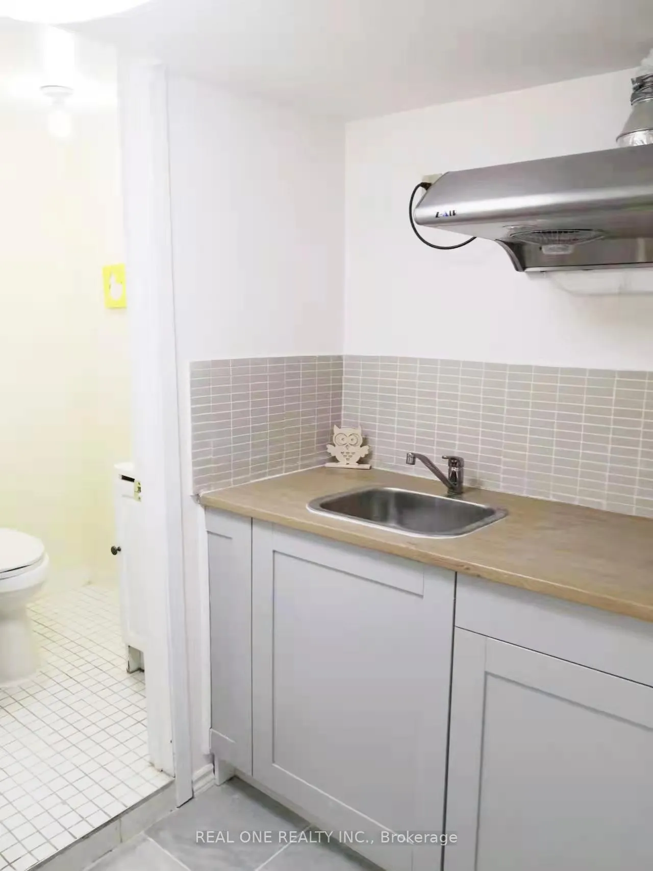 Photo 16 of 41 Hinda Lane, Vaughan, Lakeview Estates — HOMEH