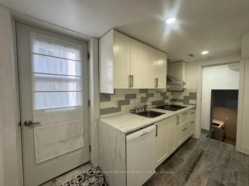 Photo 3 of Unit LOWER, 177 Aberdeen Avenue, Vaughan, East Woodbridge — HOMEH