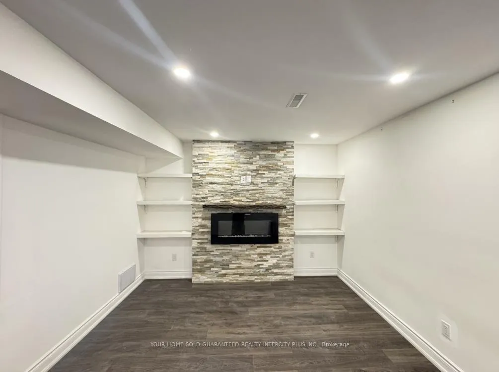 Photo 5 of Unit LOWER, 177 Aberdeen Avenue, Vaughan, East Woodbridge — HOMEH