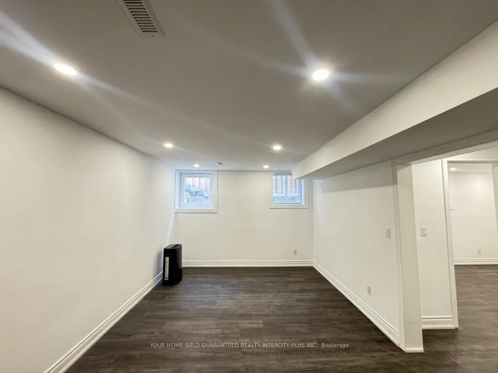 Photo 7 of Unit LOWER, 177 Aberdeen Avenue, Vaughan, East Woodbridge — HOMEH
