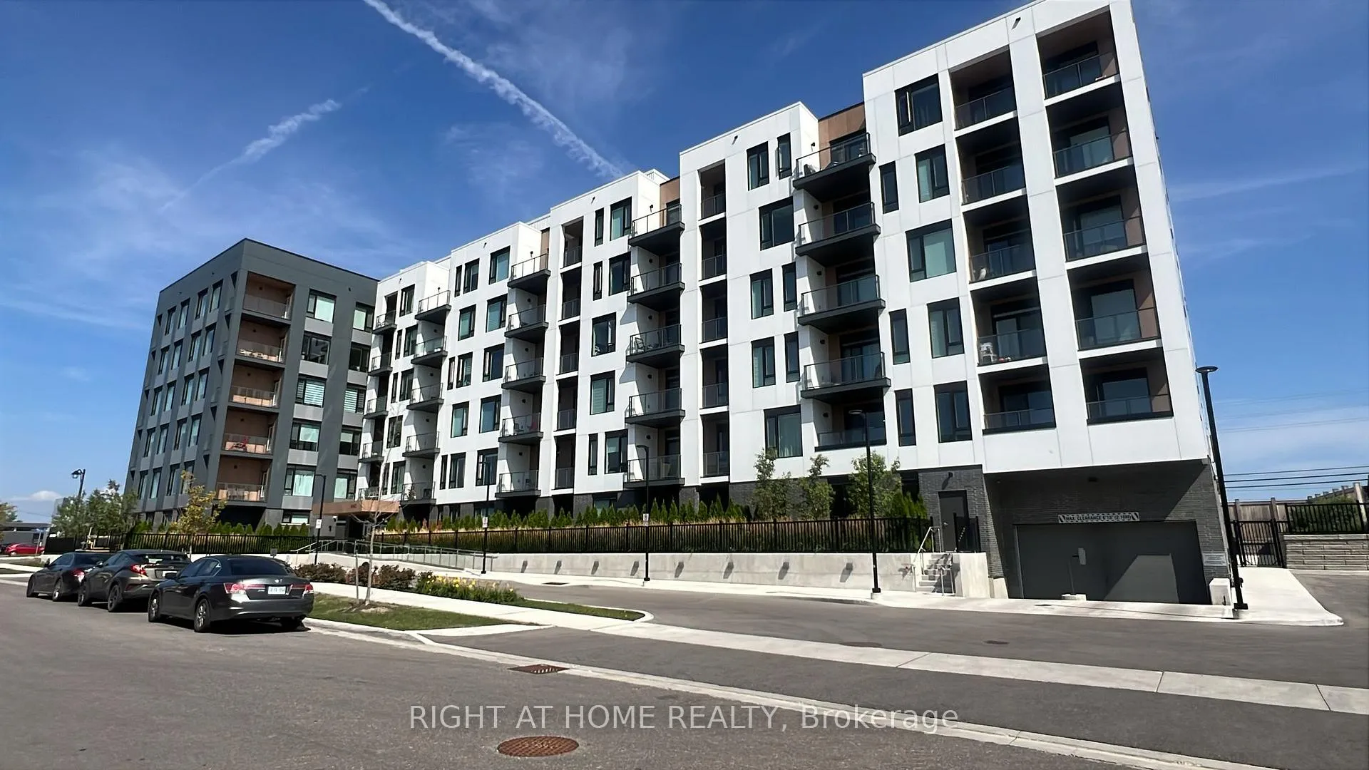 Photo 2 of Unit 109, 1440 Clarriage Court E, Milton, Ford — HOMEH