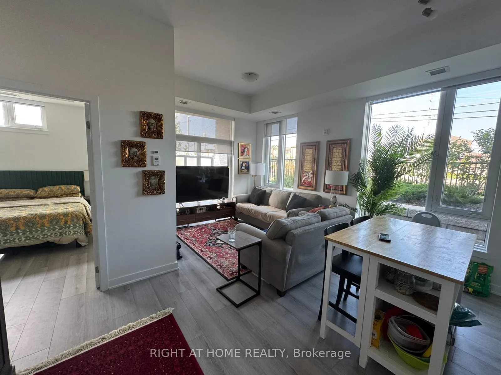 Photo 6 of Unit 109, 1440 Clarriage Court E, Milton, Ford — HOMEH