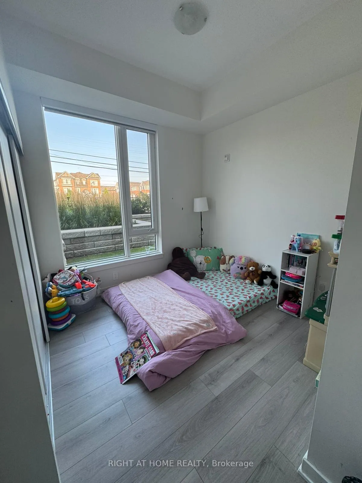 Photo 11 of Unit 109, 1440 Clarriage Court E, Milton, Ford — HOMEH
