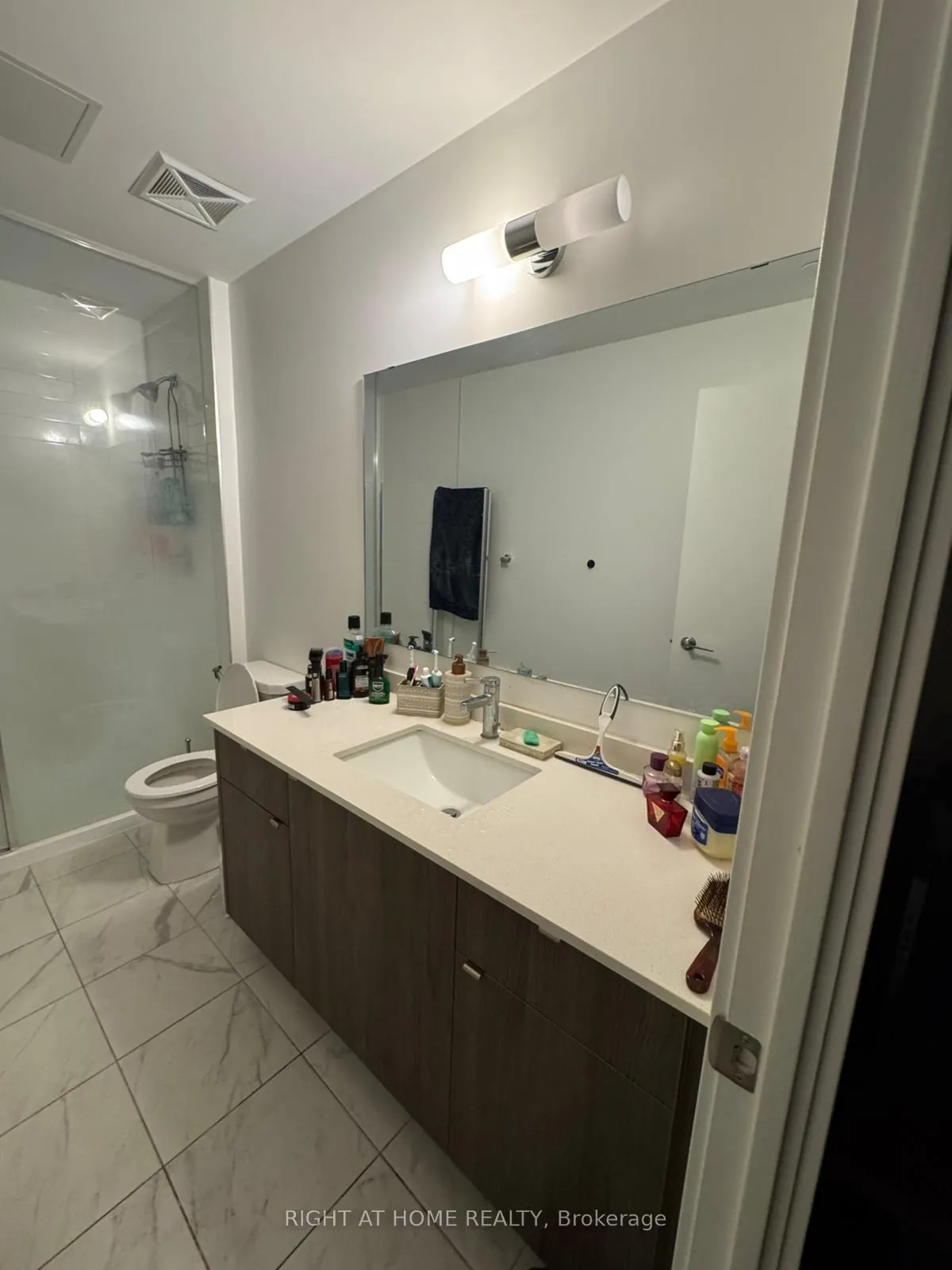 Photo 12 of Unit 109, 1440 Clarriage Court E, Milton, Ford — HOMEH