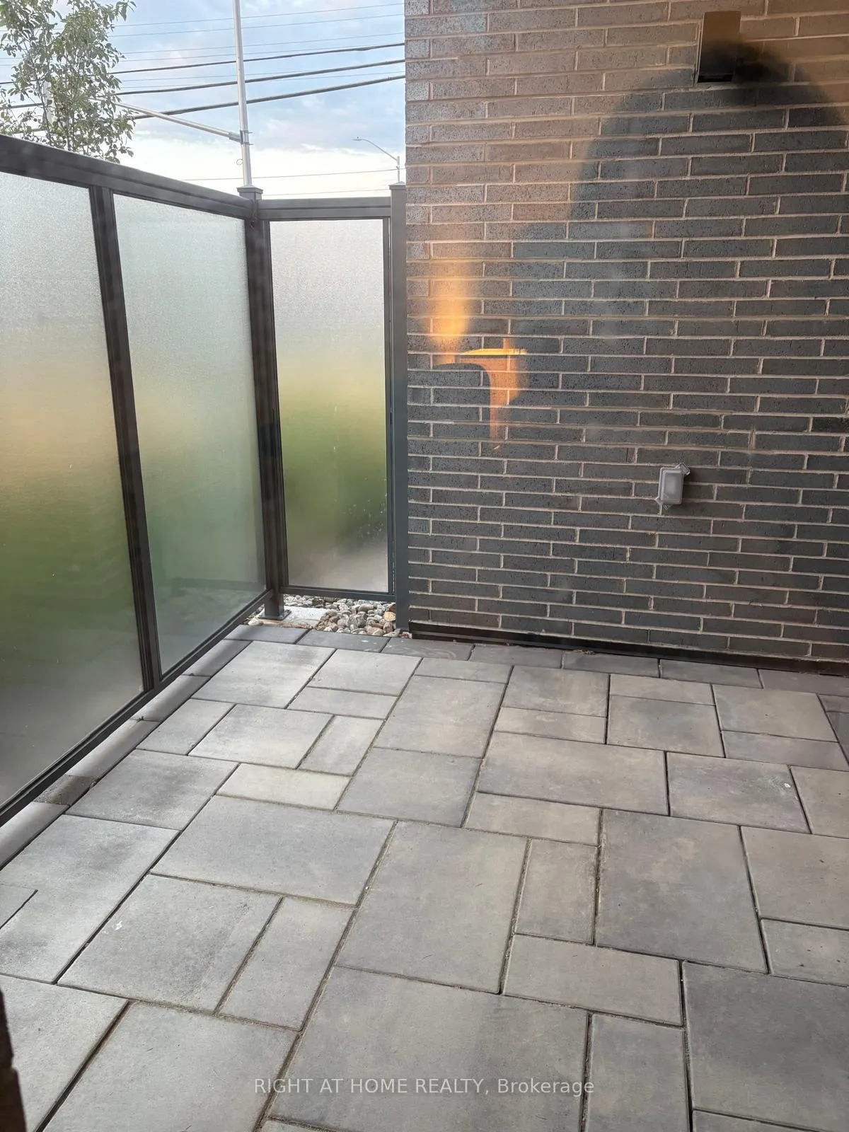 Photo 14 of Unit 109, 1440 Clarriage Court E, Milton, Ford — HOMEH