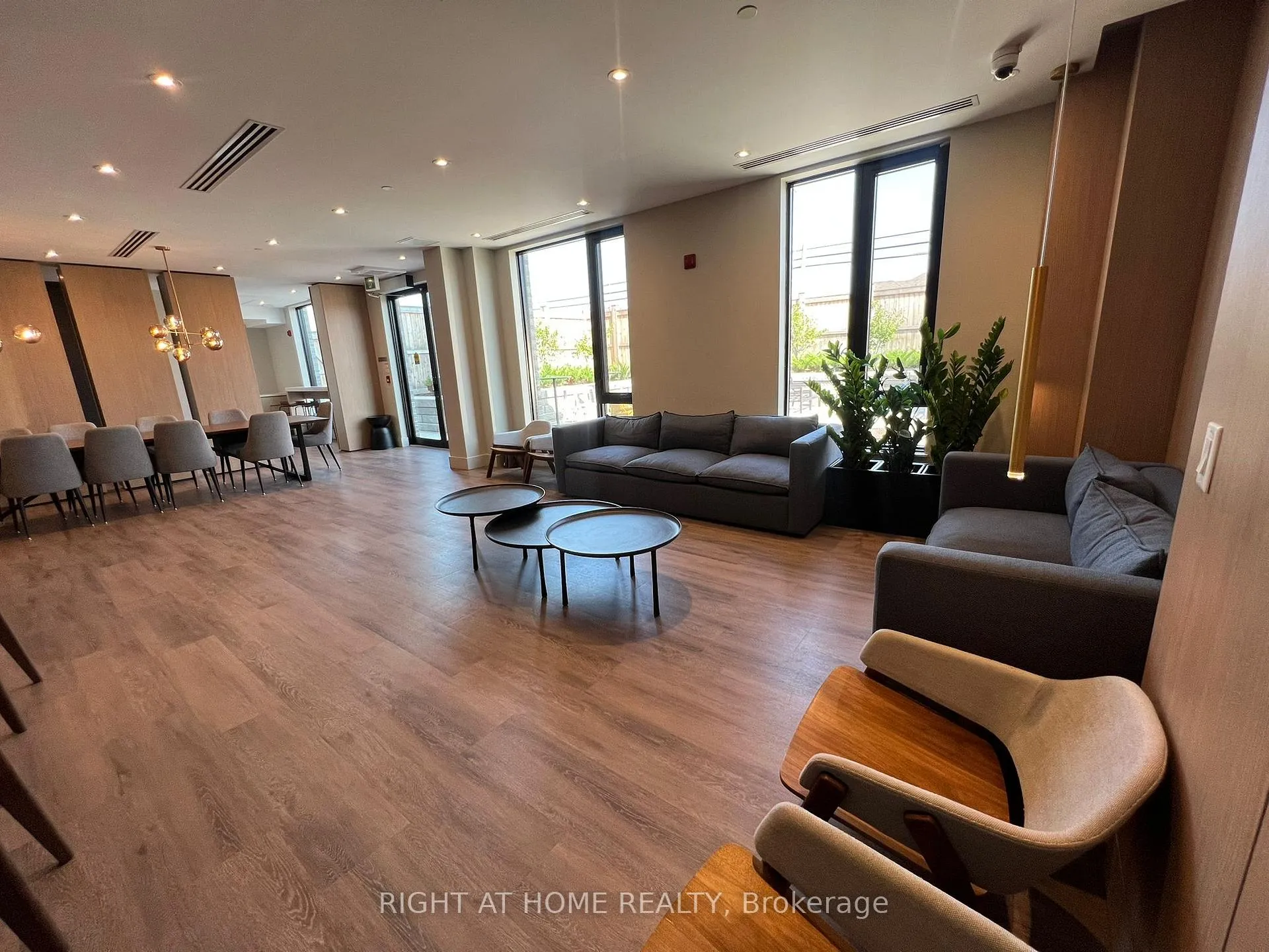 Photo 17 of Unit 109, 1440 Clarriage Court E, Milton, Ford — HOMEH