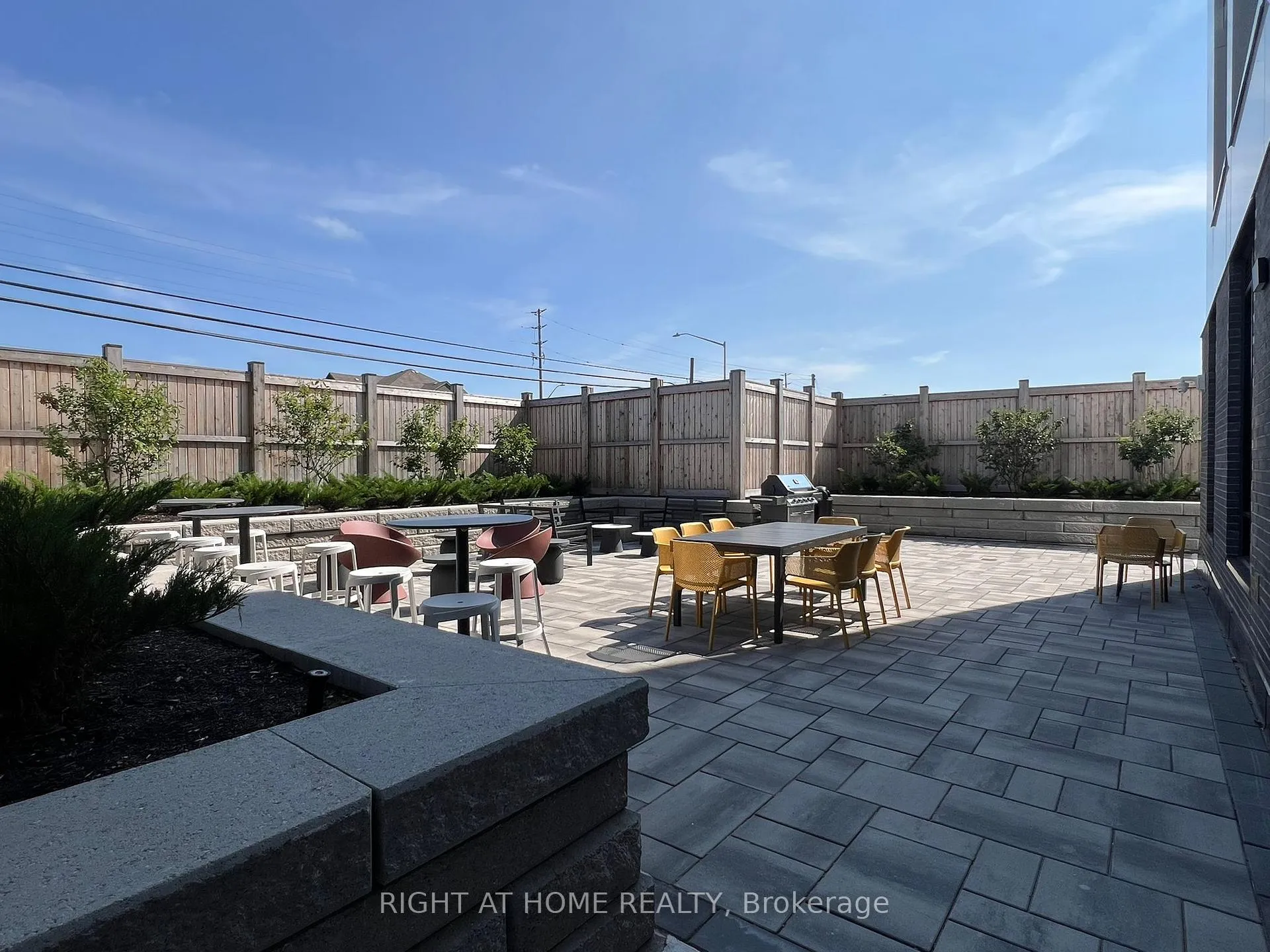 Photo 21 of Unit 109, 1440 Clarriage Court E, Milton, Ford — HOMEH