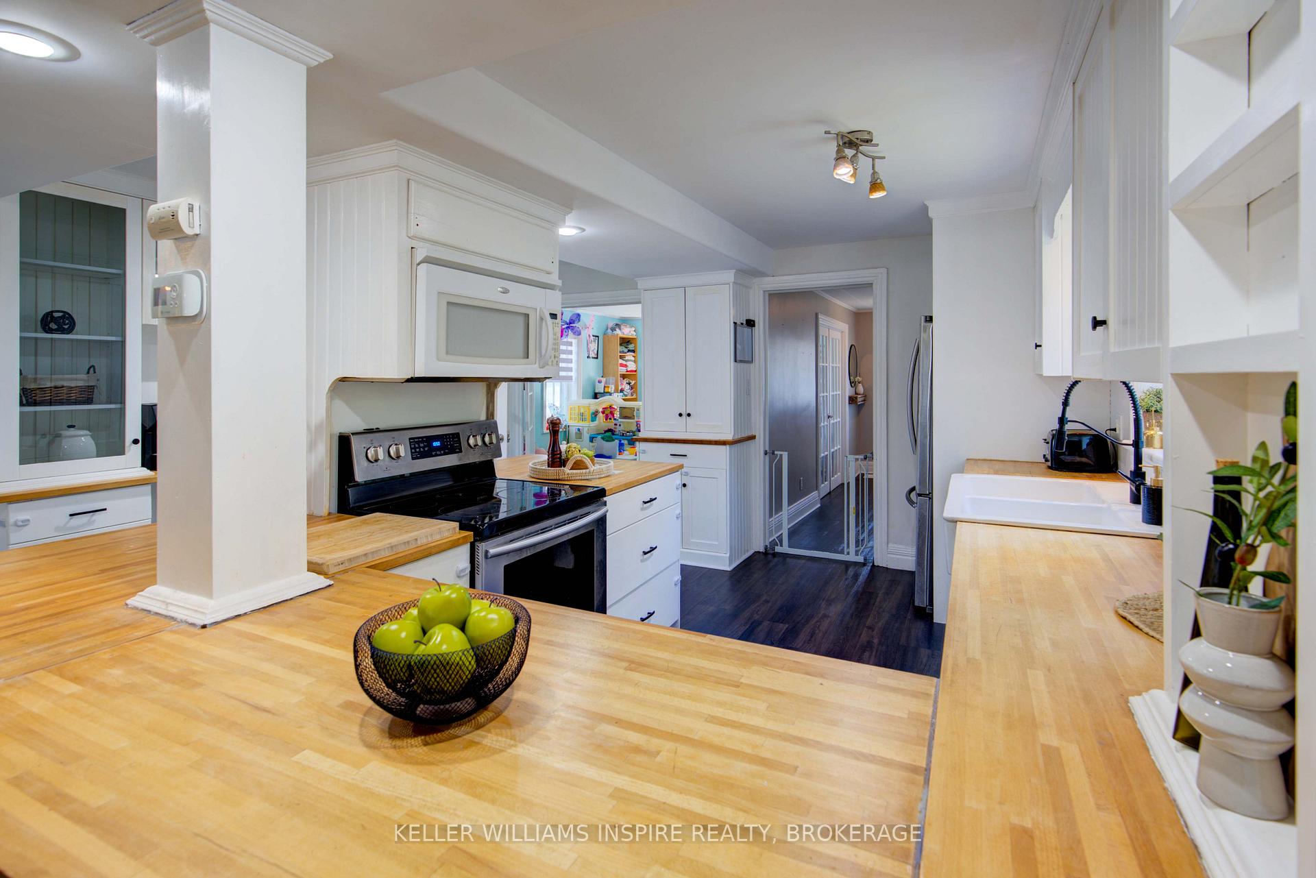 Photo 11 of 364 Brock Street, Gananoque — HOMEH