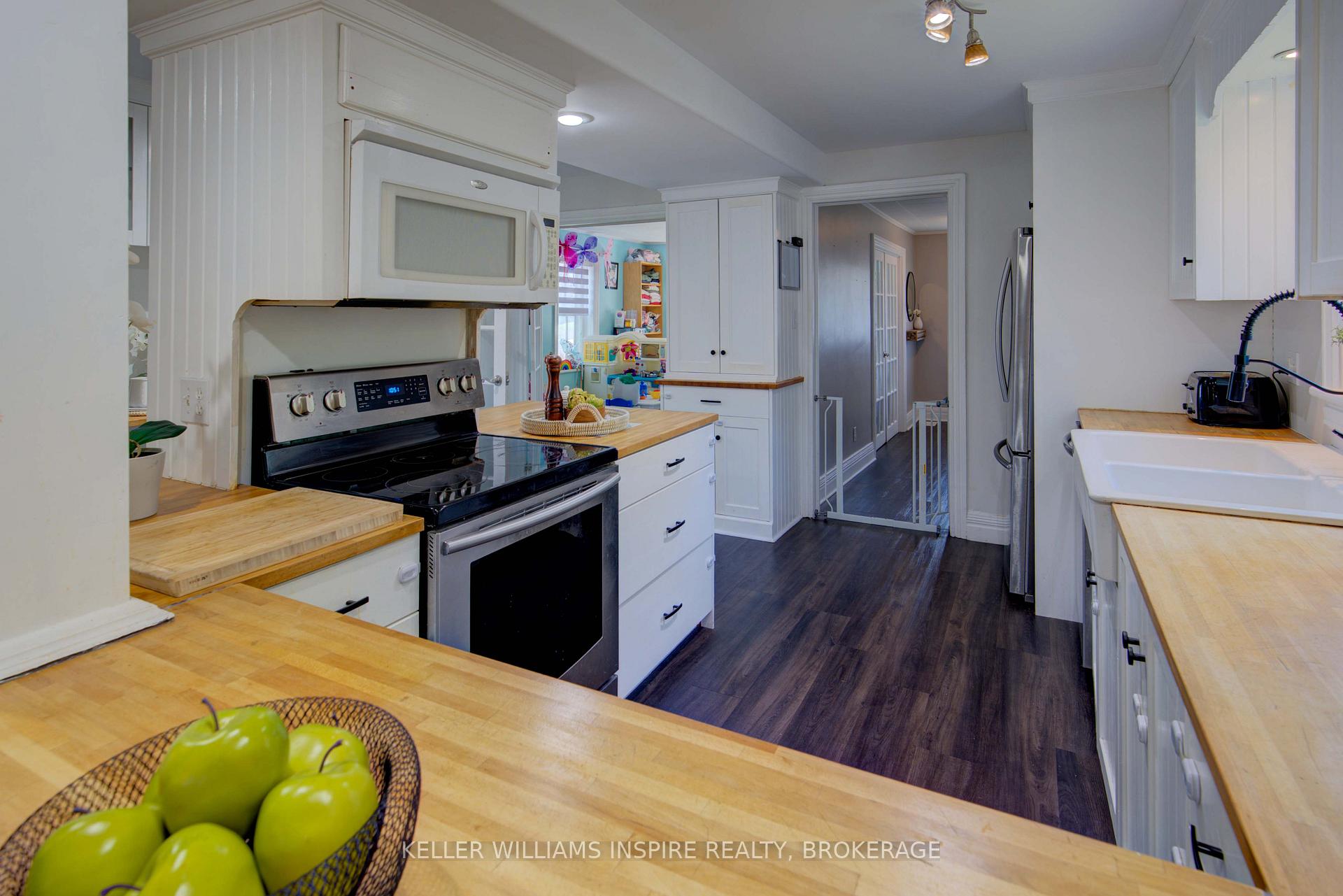 Photo 12 of 364 Brock Street, Gananoque — HOMEH