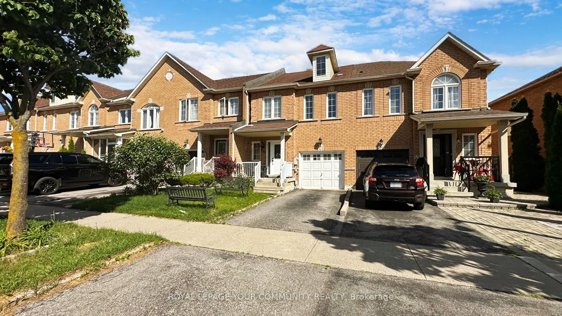 Photo 2 of 135 Foxchase Avenue, Vaughan, East Woodbridge — HOMEH
