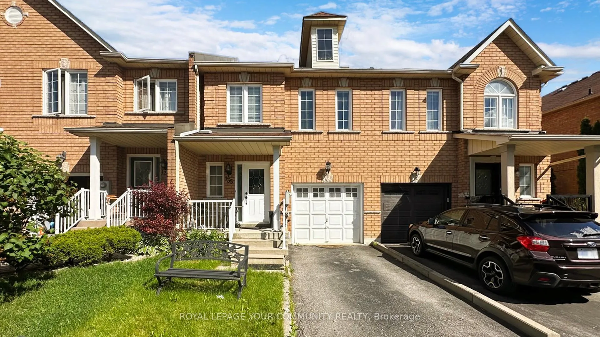 Photo 3 of 135 Foxchase Avenue, Vaughan, East Woodbridge — HOMEH