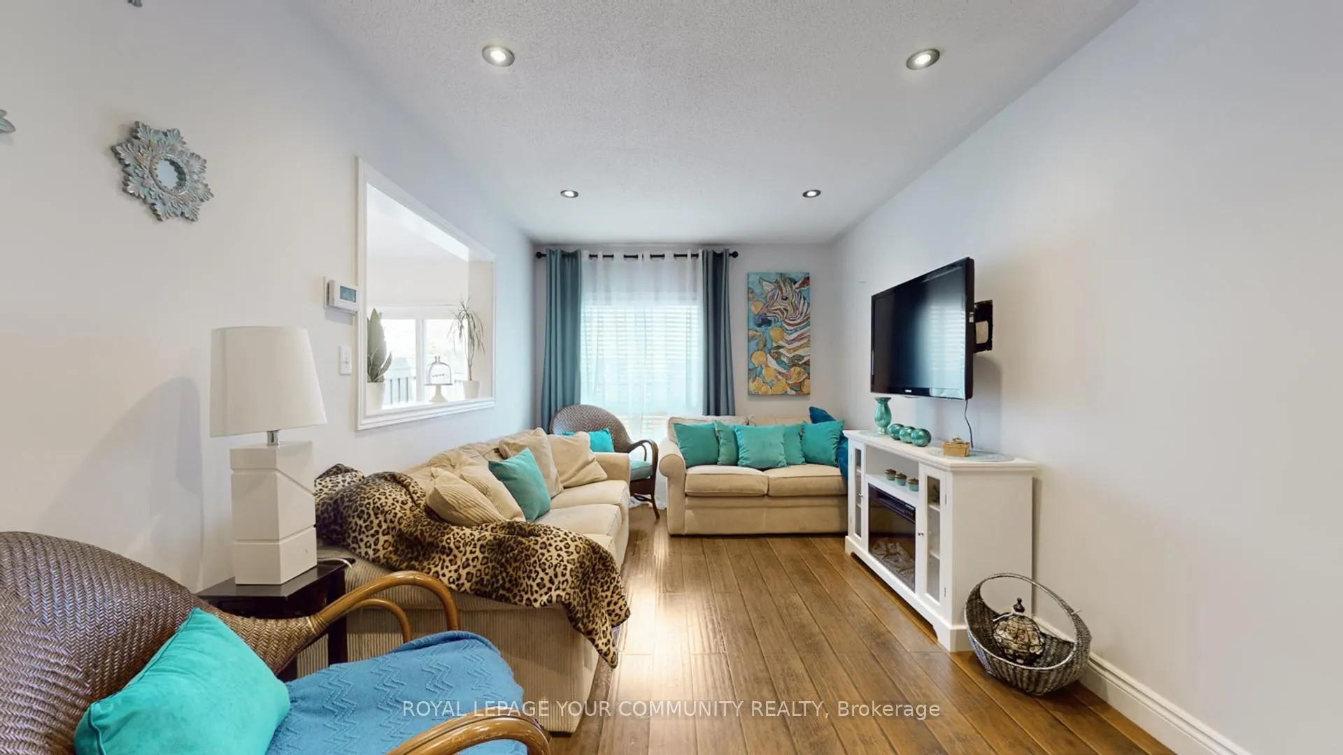 Photo 5 of 135 Foxchase Avenue, Vaughan, East Woodbridge — HOMEH