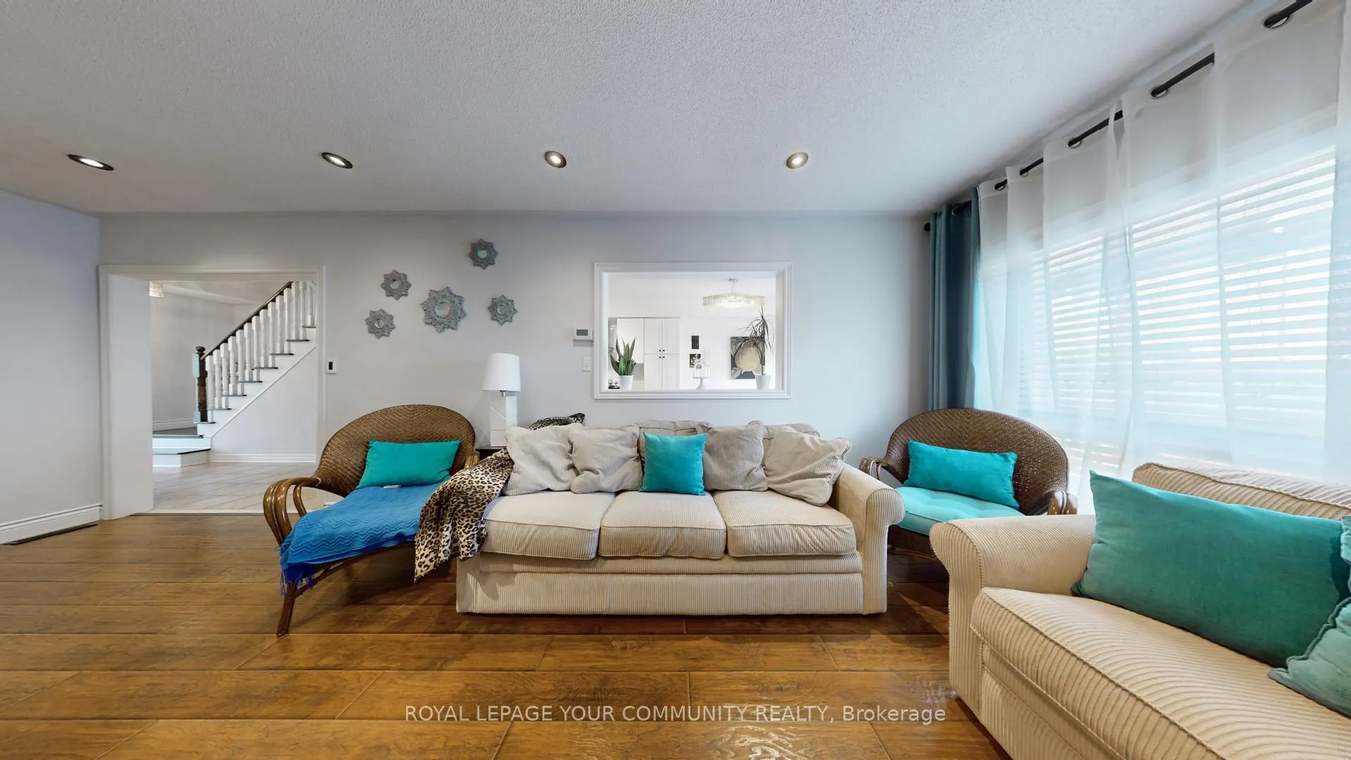 Photo 7 of 135 Foxchase Avenue, Vaughan, East Woodbridge — HOMEH