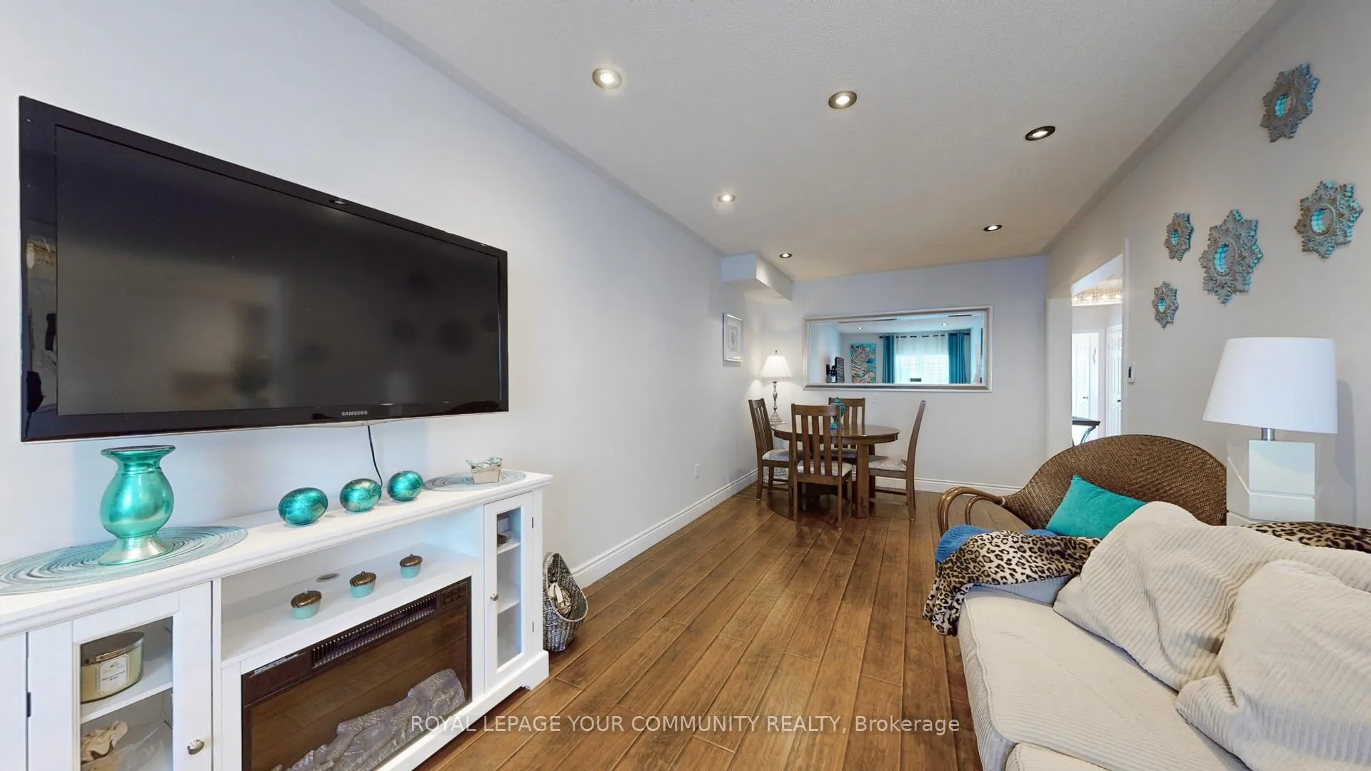 Photo 9 of 135 Foxchase Avenue, Vaughan, East Woodbridge — HOMEH