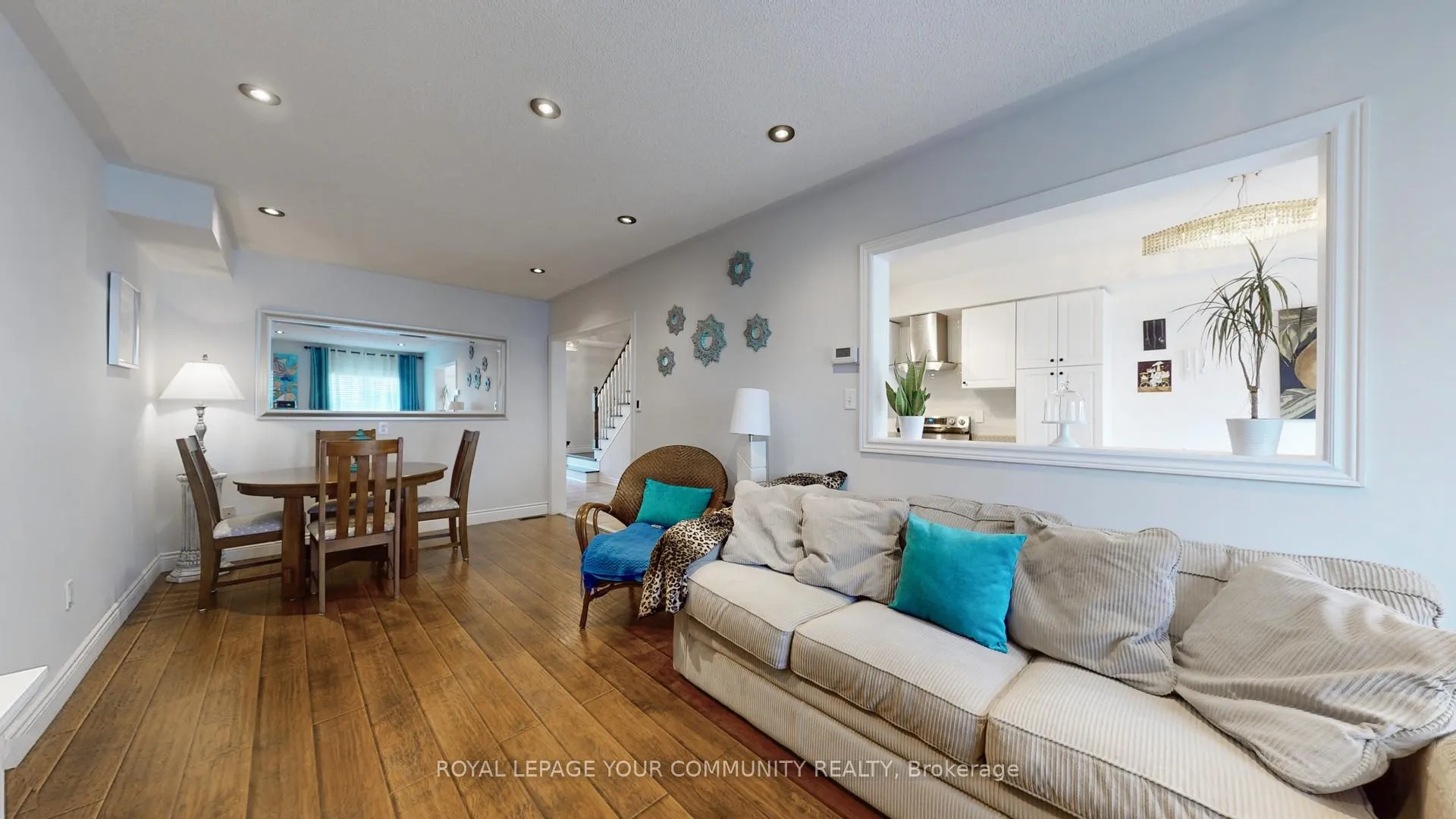 Photo 10 of 135 Foxchase Avenue, Vaughan, East Woodbridge — HOMEH